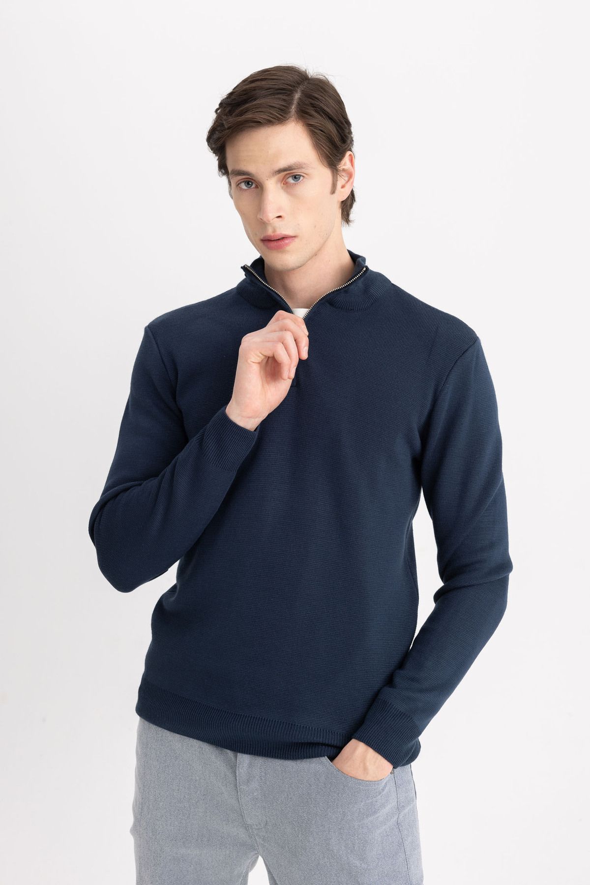 DeFacto-Albastru bleumarin, cu croială standard, cu guler vertical, cu fermoar, tricotaj simplu, pulover A5184ax23wn 3