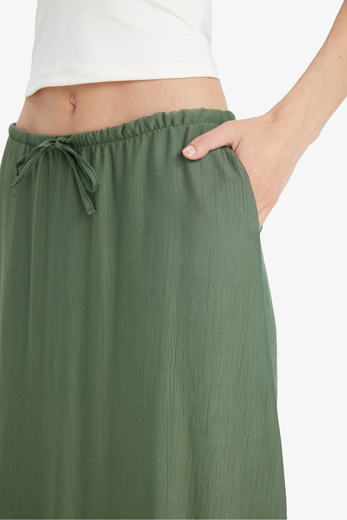 DeFacto-A-Line Regular Waist Crinkle Fabric Midi Skirt F6501Ax25Sm 5