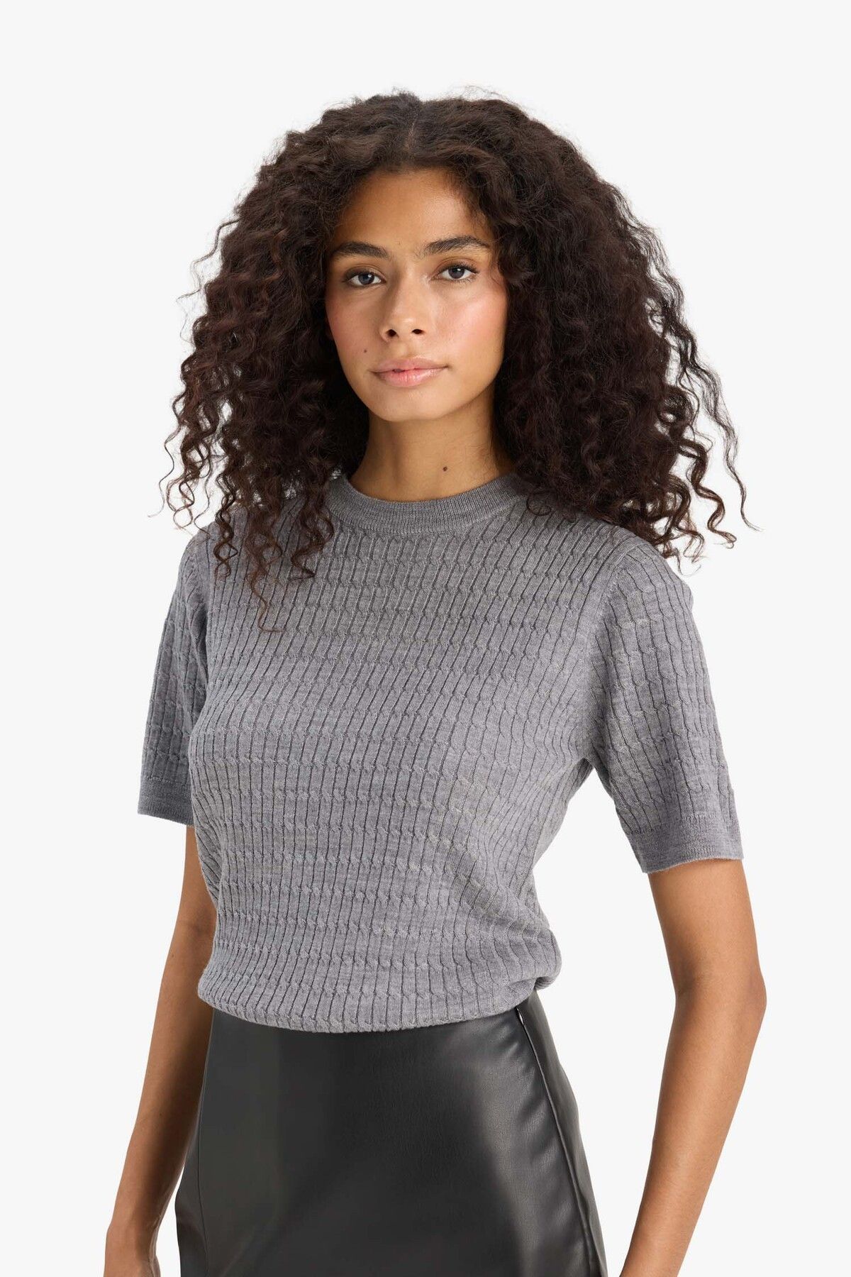 DeFacto-Regular Fit Crew Neck Hair Braided Short Sleeve Knitwear Sweater 3149135 3