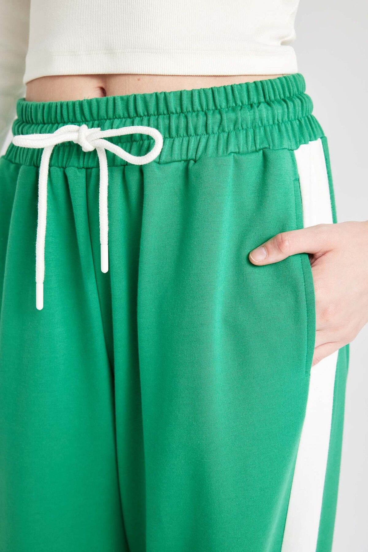 DeFacto-Cool Sweatpants with Wide Leg and Elastic Waist - Lace-Up Stripe D4764Ax24Au 5