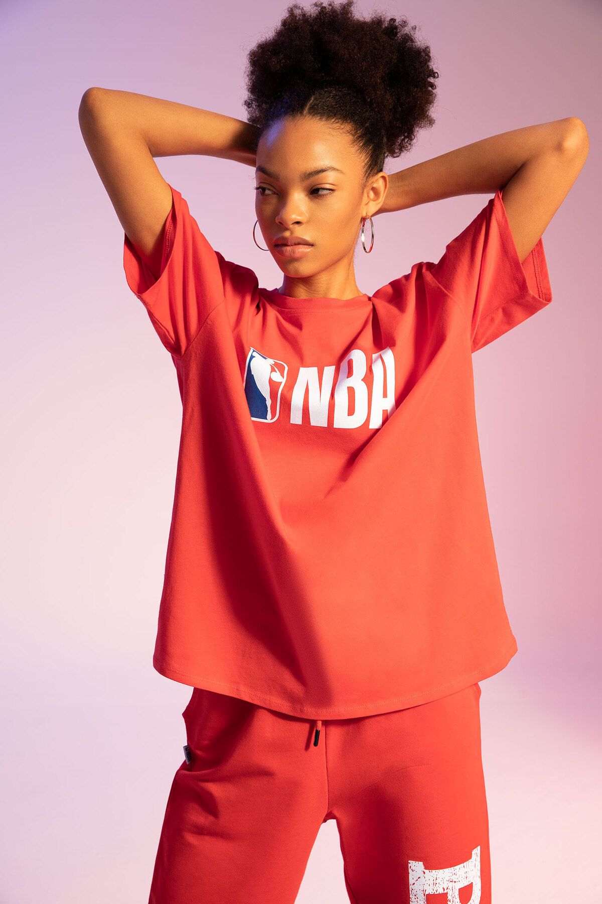 DeFacto-Тениска с къс ръкав DeFactoFit NBA Wordmark Oversize Wide Pattern Print V9082AZ25SP 2