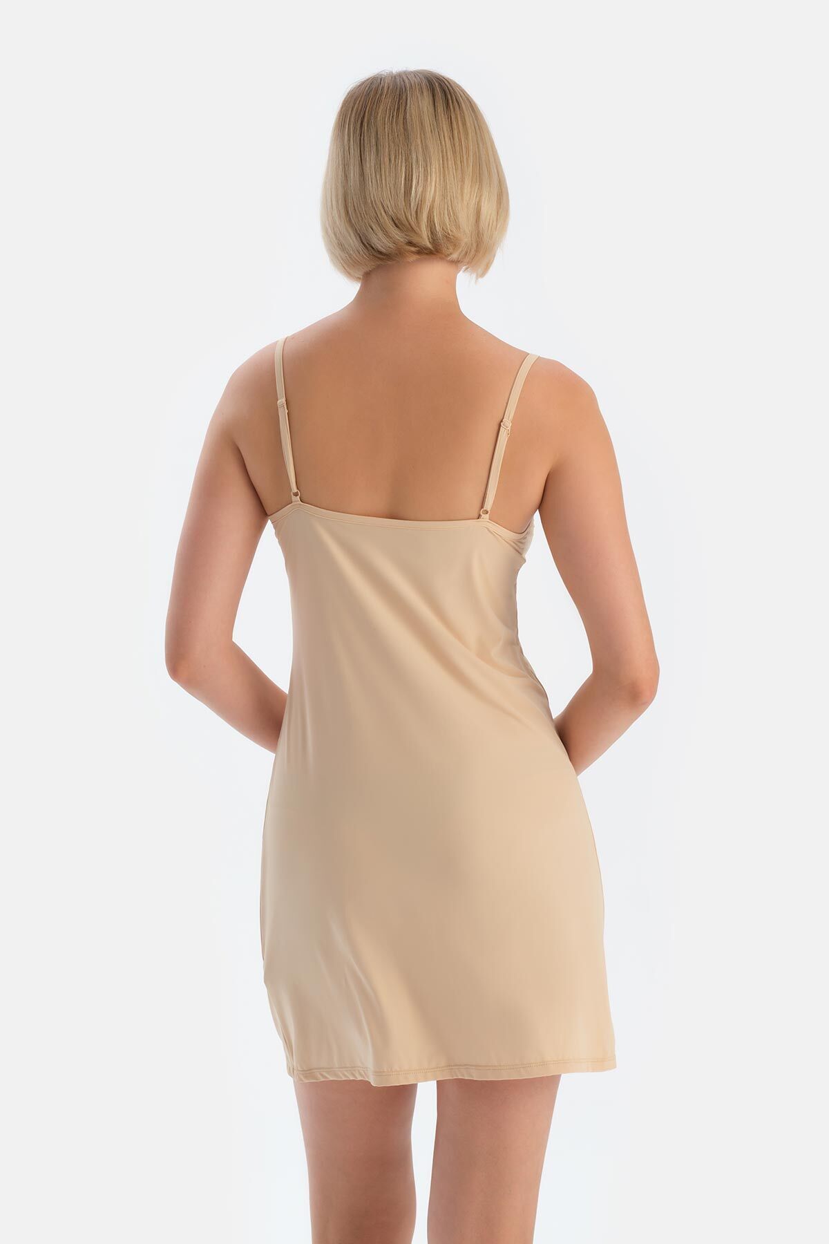 Dagi-Jupon-Kleid aus Spitze mit dünnen Trägern 2