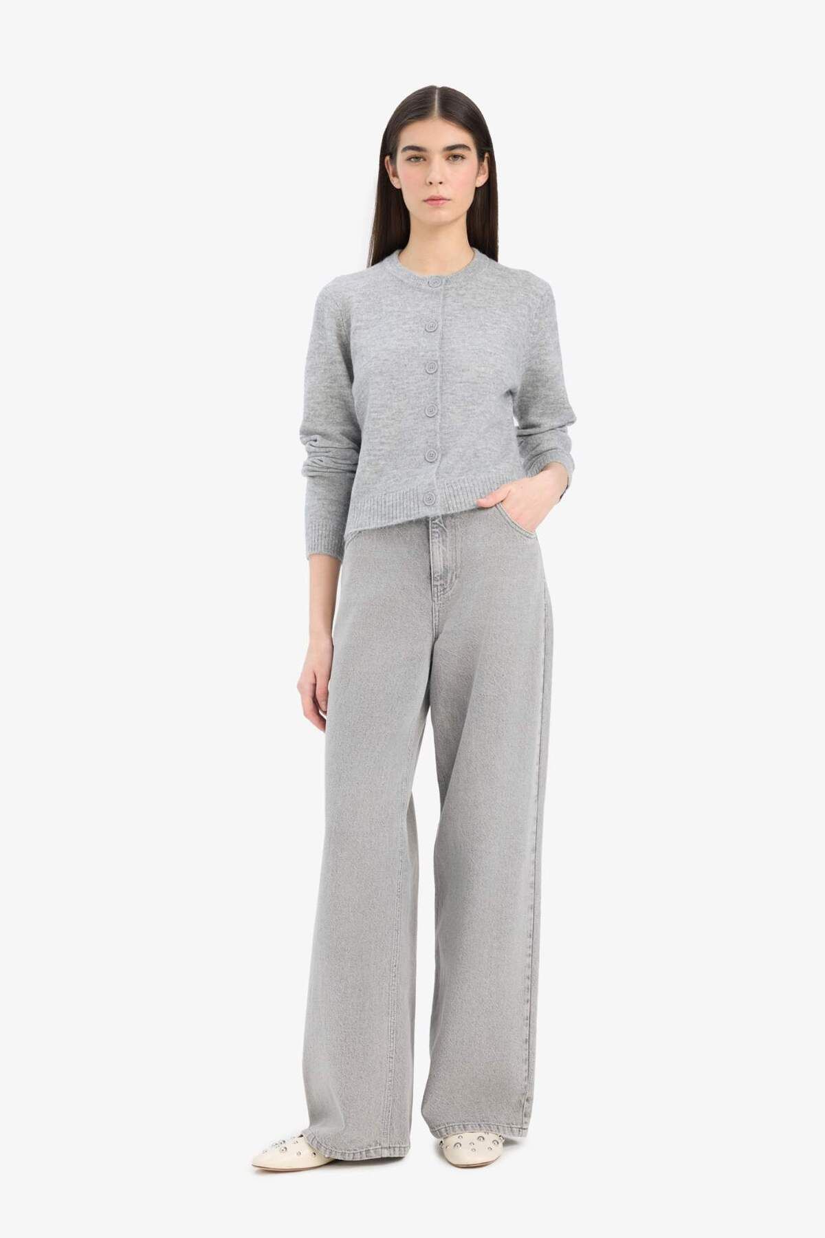 DeFacto-Regular Fit Crew Neck Basic Plain Button Soft Touch Soft Knitwear Cardigan E3654Ax25Sp 2