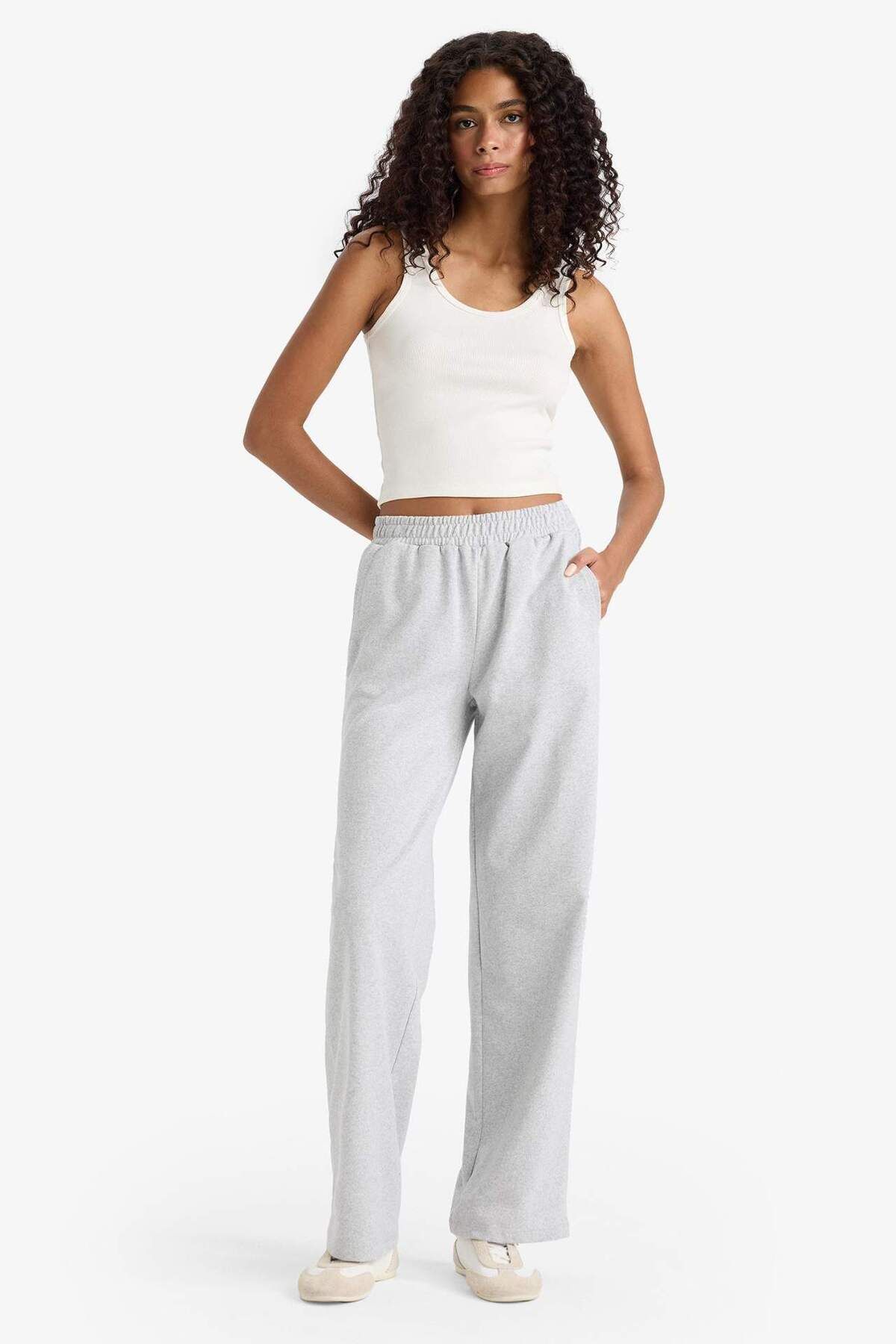 DeFacto-Flexible Taillen-Jogginghose mit gerader Passform und Taschen E6350ax 1