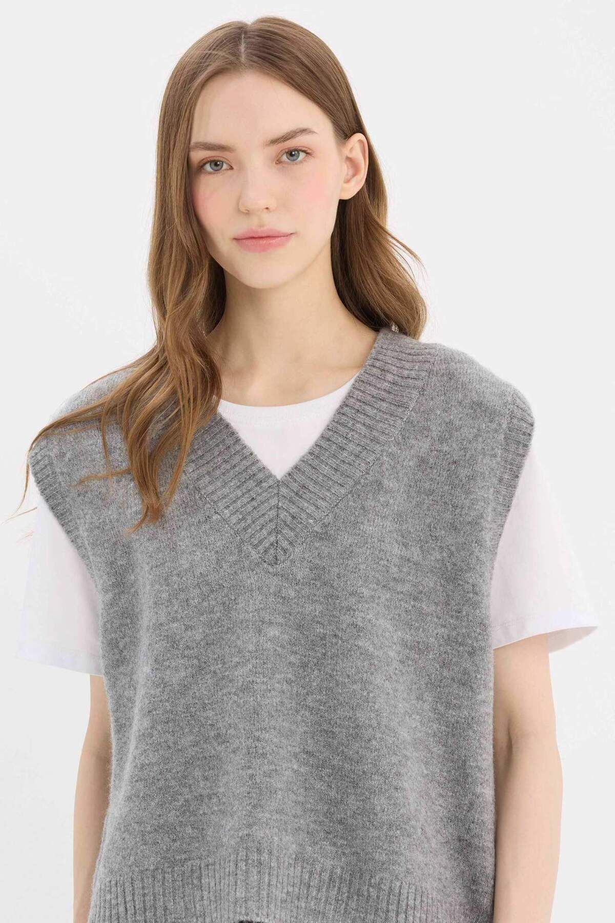 DeFacto-Übergroßer Basic-Strickpullover mit geradem V-Ausschnitt und breiter Passform E4032AX25SP 6