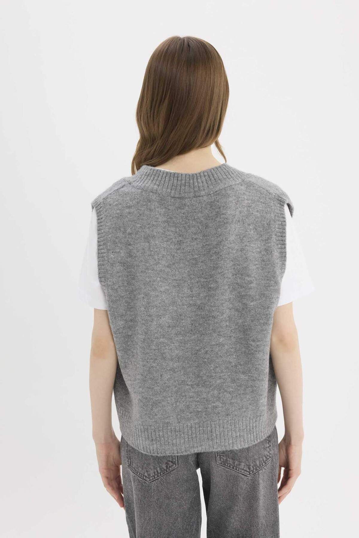 DeFacto-Übergroßer Basic-Strickpullover mit geradem V-Ausschnitt und breiter Passform E4032AX25SP 8