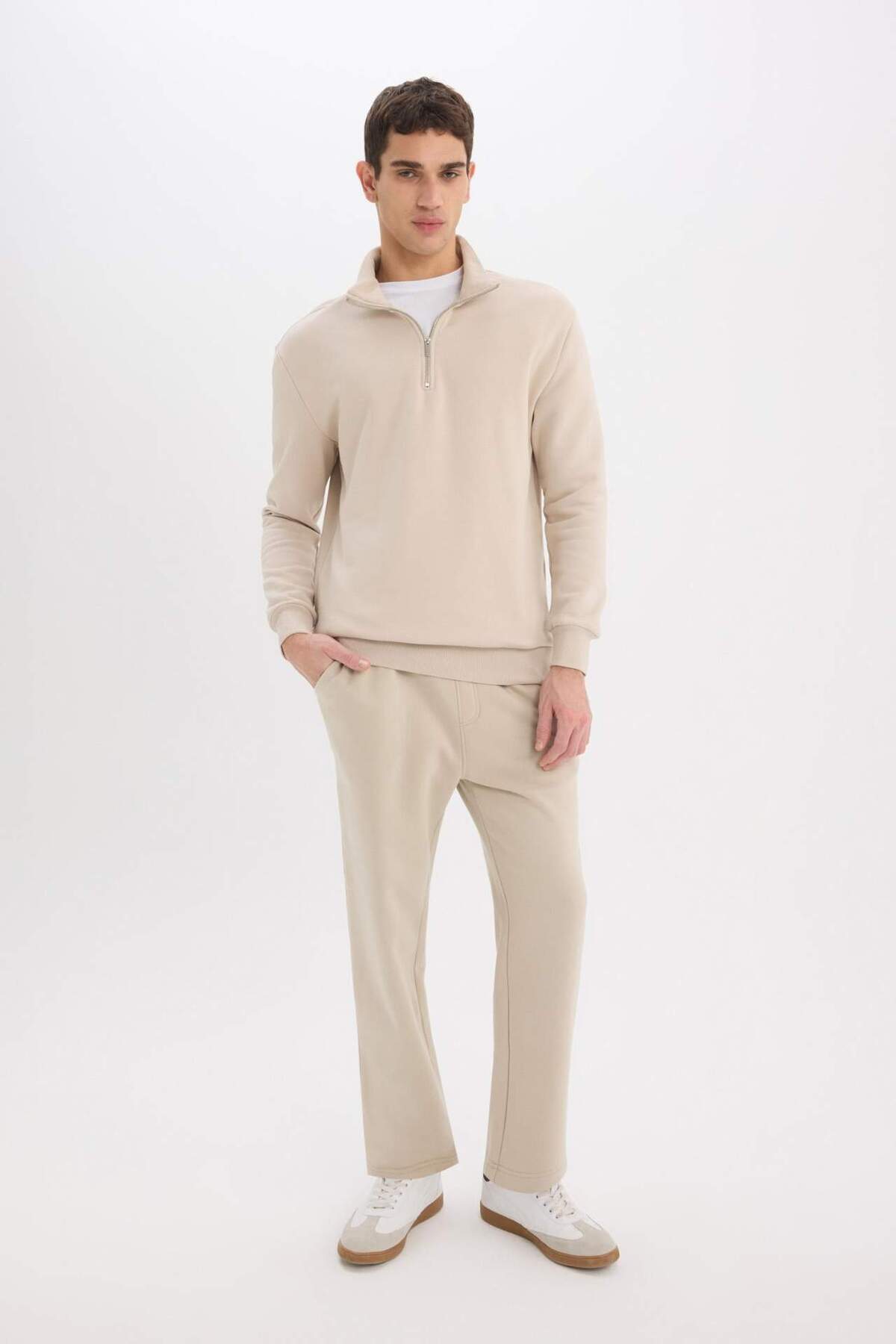 DeFacto-Jogginghose mit normaler Passform, Basic, einfarbig, mit Fleece-Innenseite, Taschen, Schnürung an der Taille, gerader Beinabschluss D7836AX25SP 3
