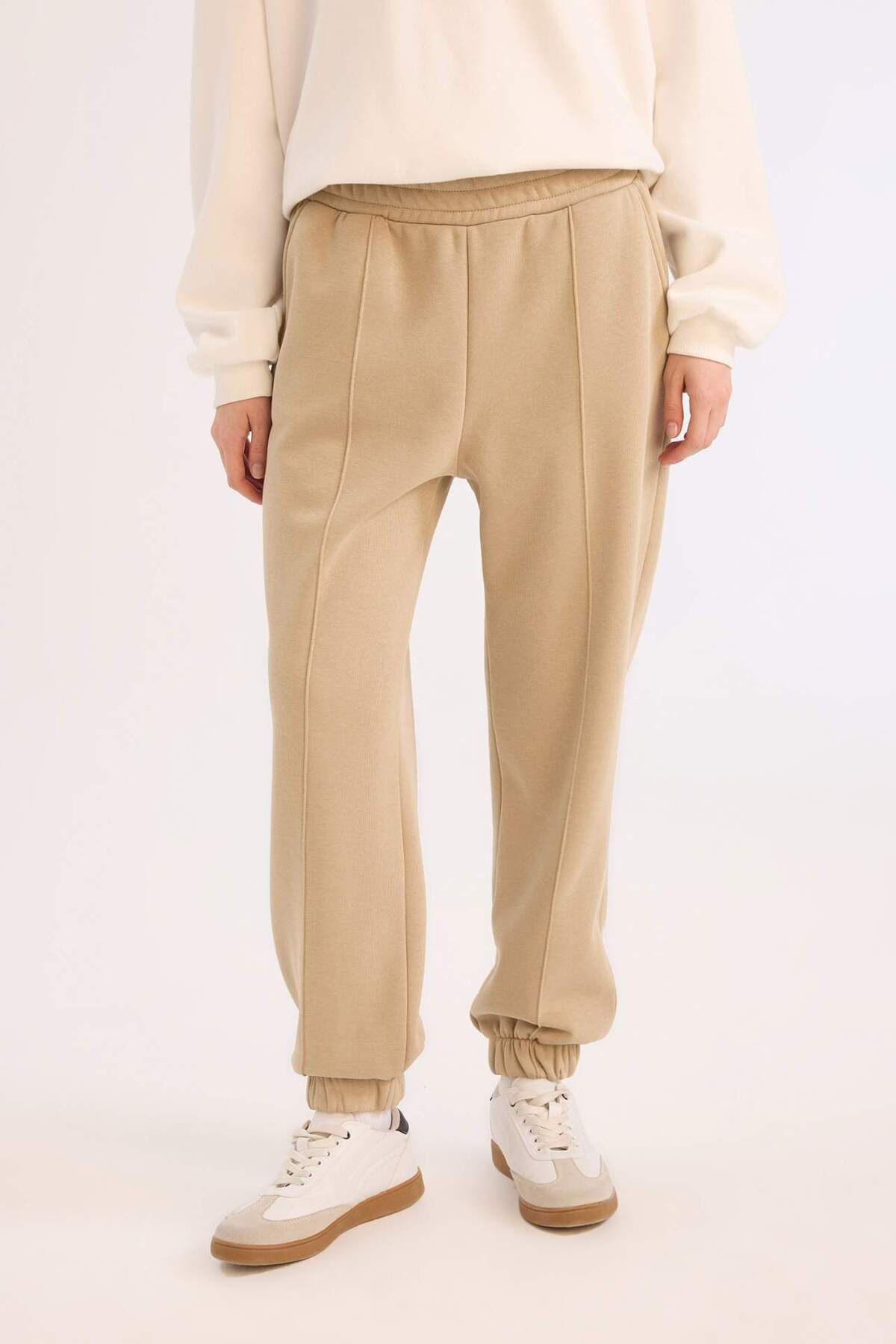 DeFacto-Thick Jogger Sweatpants - with Straight Pockets and Elastic Waist E6300Ax24Wn 4