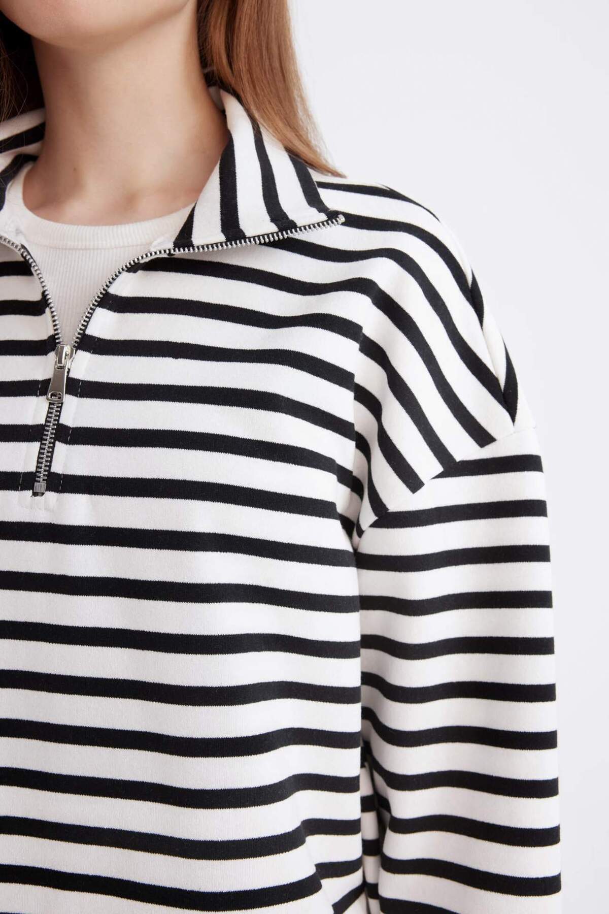 DeFacto-Relax Fit Stehkragen Reißverschluss Gestreift Weiche, flauschige, dicke Sweatshirt-Tunika E0840AX24WN 4
