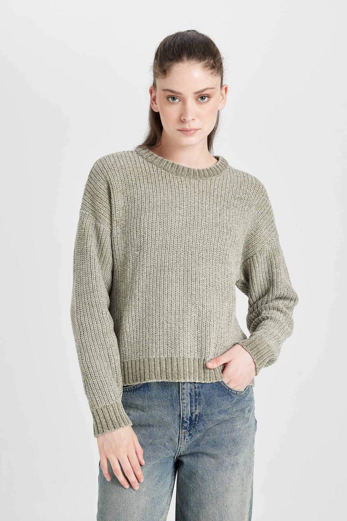 DeFacto-Strickpullover mit normaler Passform und Rundhalsausschnitt C6227AX24CW 1