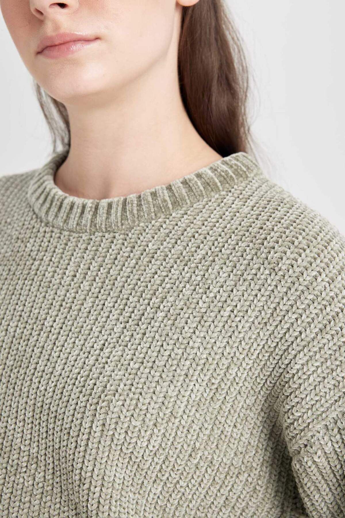 DeFacto-Strickpullover mit normaler Passform und Rundhalsausschnitt C6227AX24CW 5