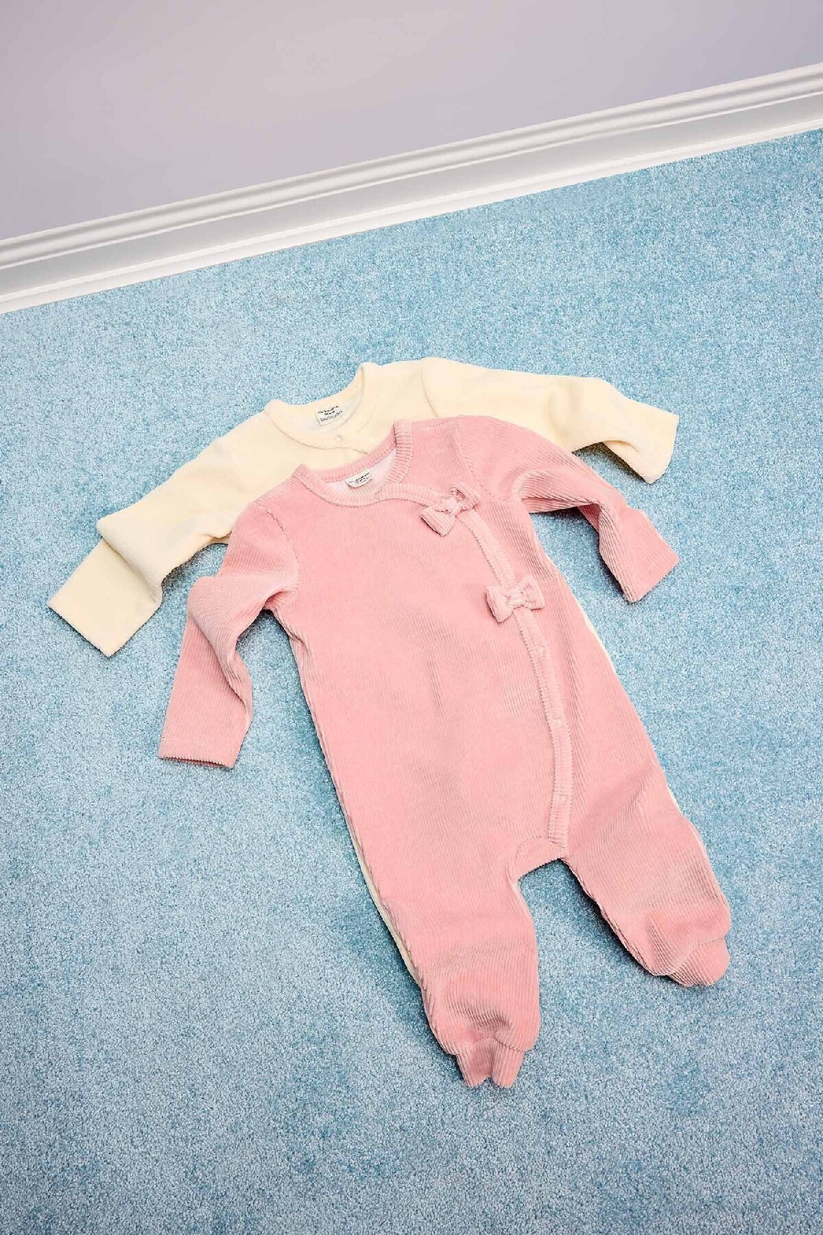 DeFacto-Langarm-Strampler aus Samt mit Neujahrsmotiv für Babys, Mädchen, D6519A524WN 5