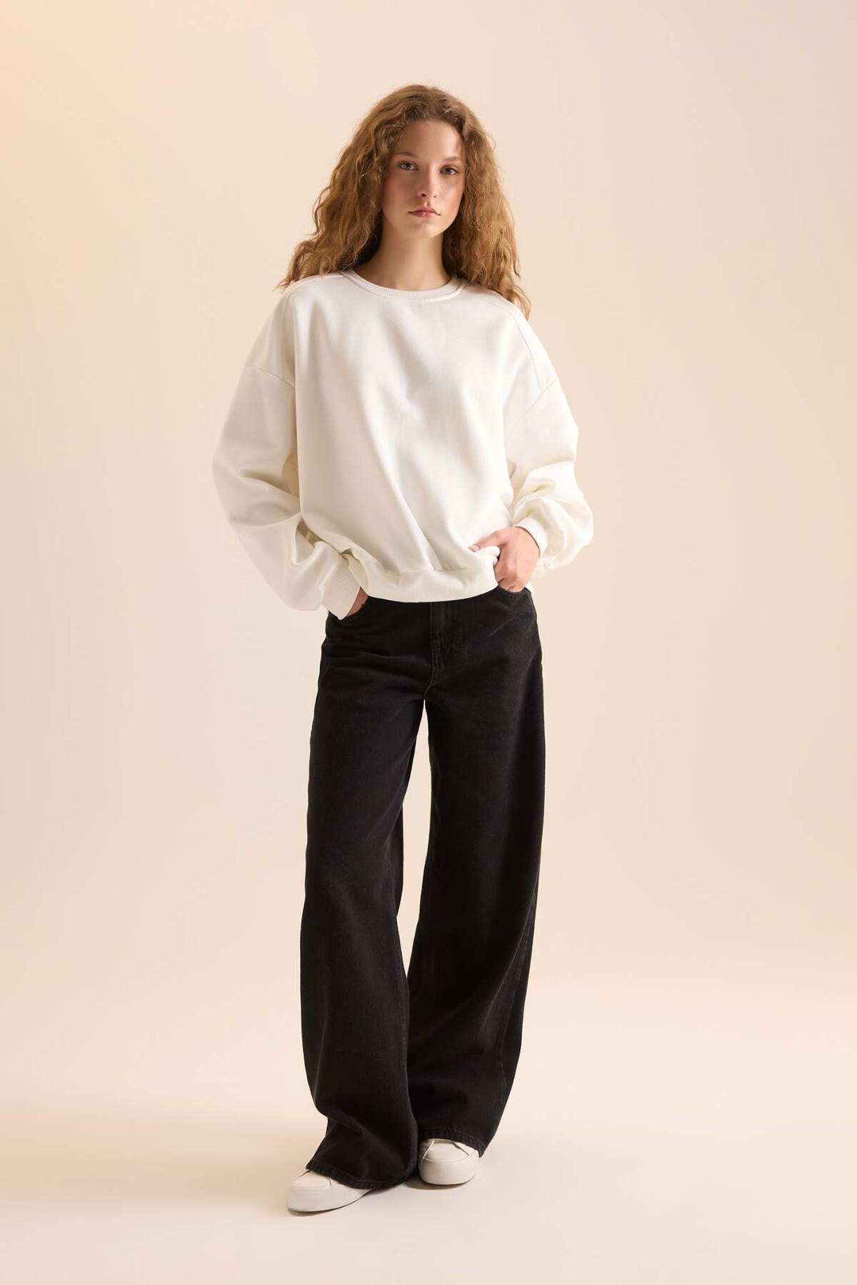 DeFacto-Oversize mikina Crew Neck – široký střih, silná tkanina D9022AXNS 2