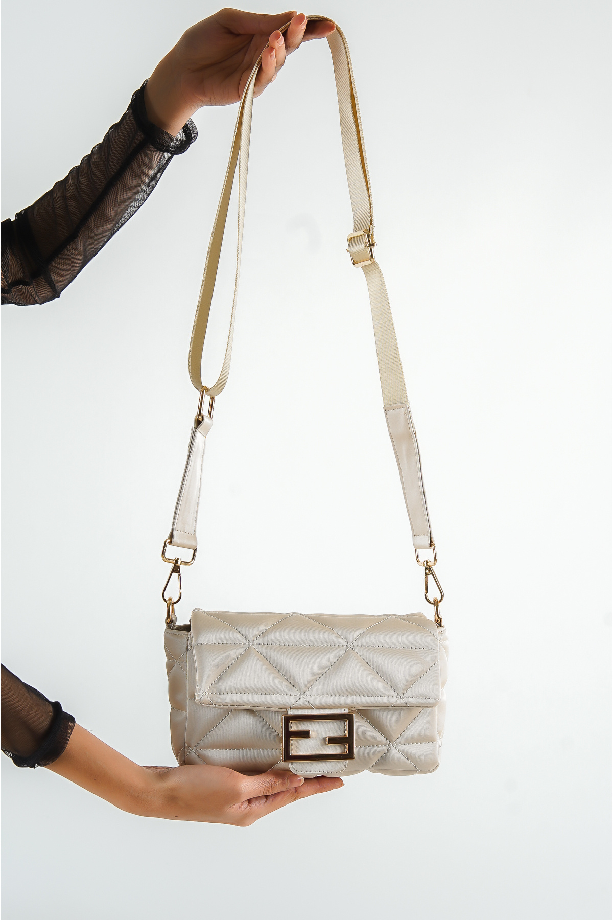 Capone Outfitters-Ibiza Satin Steppmuster Damentasche 3