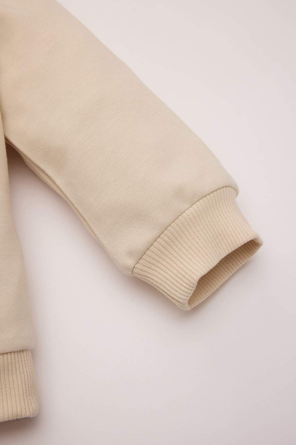 Defacto Kız Bebek 3'lü Takım Baskılı Sweatshirt Beli Lastikli Kareli Etek Çorap D5545A524WN fotoğrafı 3 (önizleme)