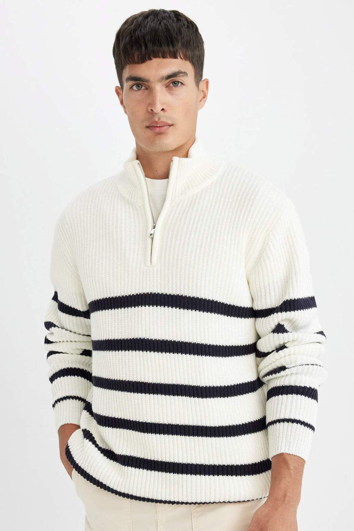 DeFacto-Standard Fit Stand Collar Half Zipper Striped Knitwear Sweater D3274Ax24Wn 1