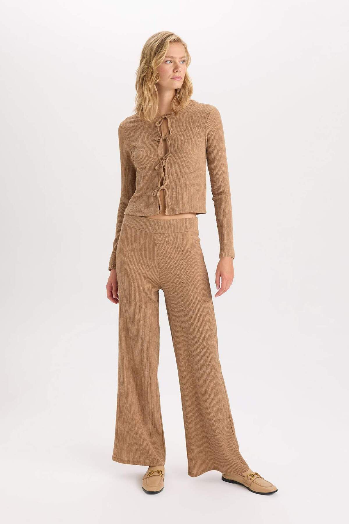 DeFacto-Regular Fit Rundhalsausschnitt Basic Plain Twist Langarm-Cardigan mit Schnürung vorne D6296AX24AU 2