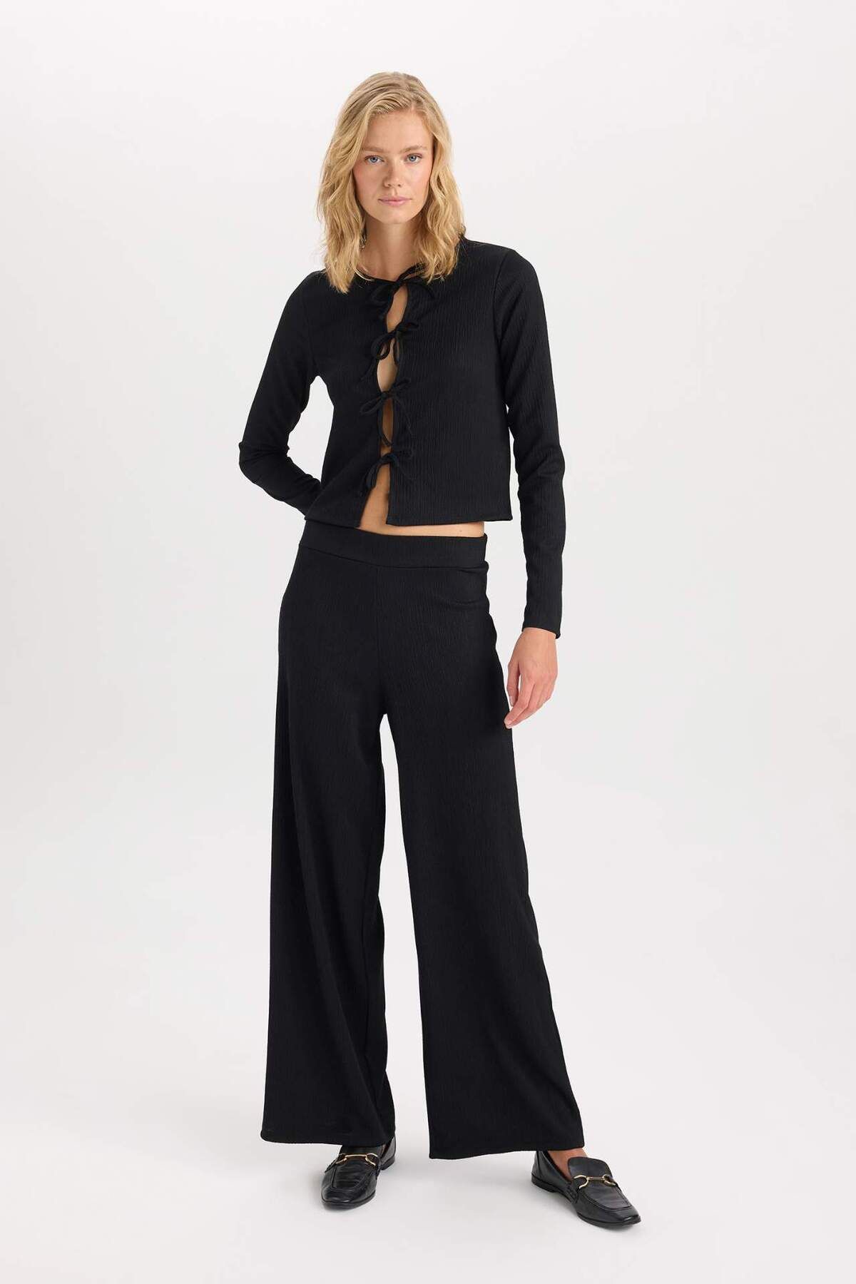 DeFacto-Regular Fit Rundhalsausschnitt Basic Plain Twist Langarm-Cardigan mit Schnürung vorne D6296AX24AU 2