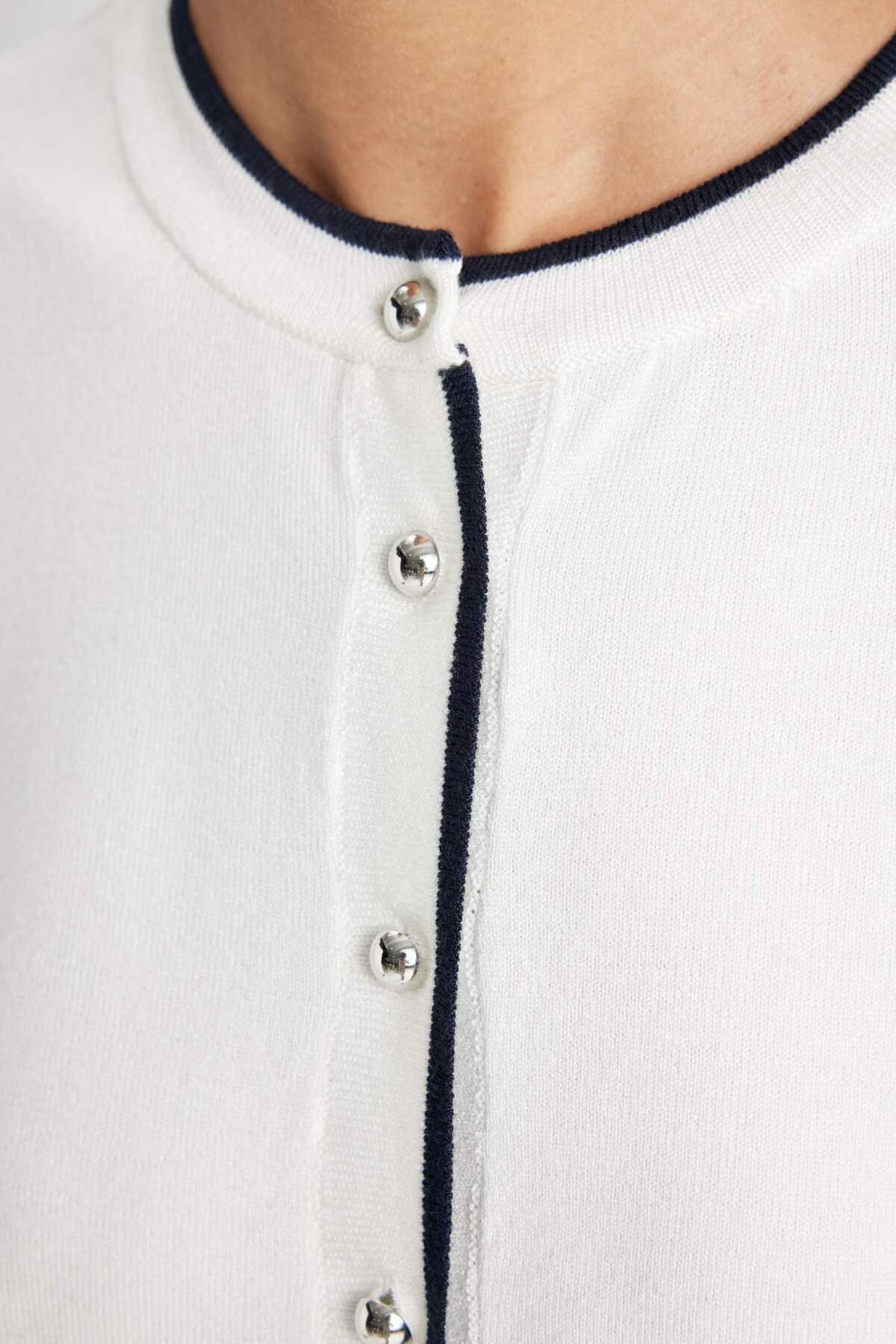 DeFacto-Regular Fit Basic Plain Crew Neck Buttoned Knitwear Cardigan A4731Ax24Wn 5