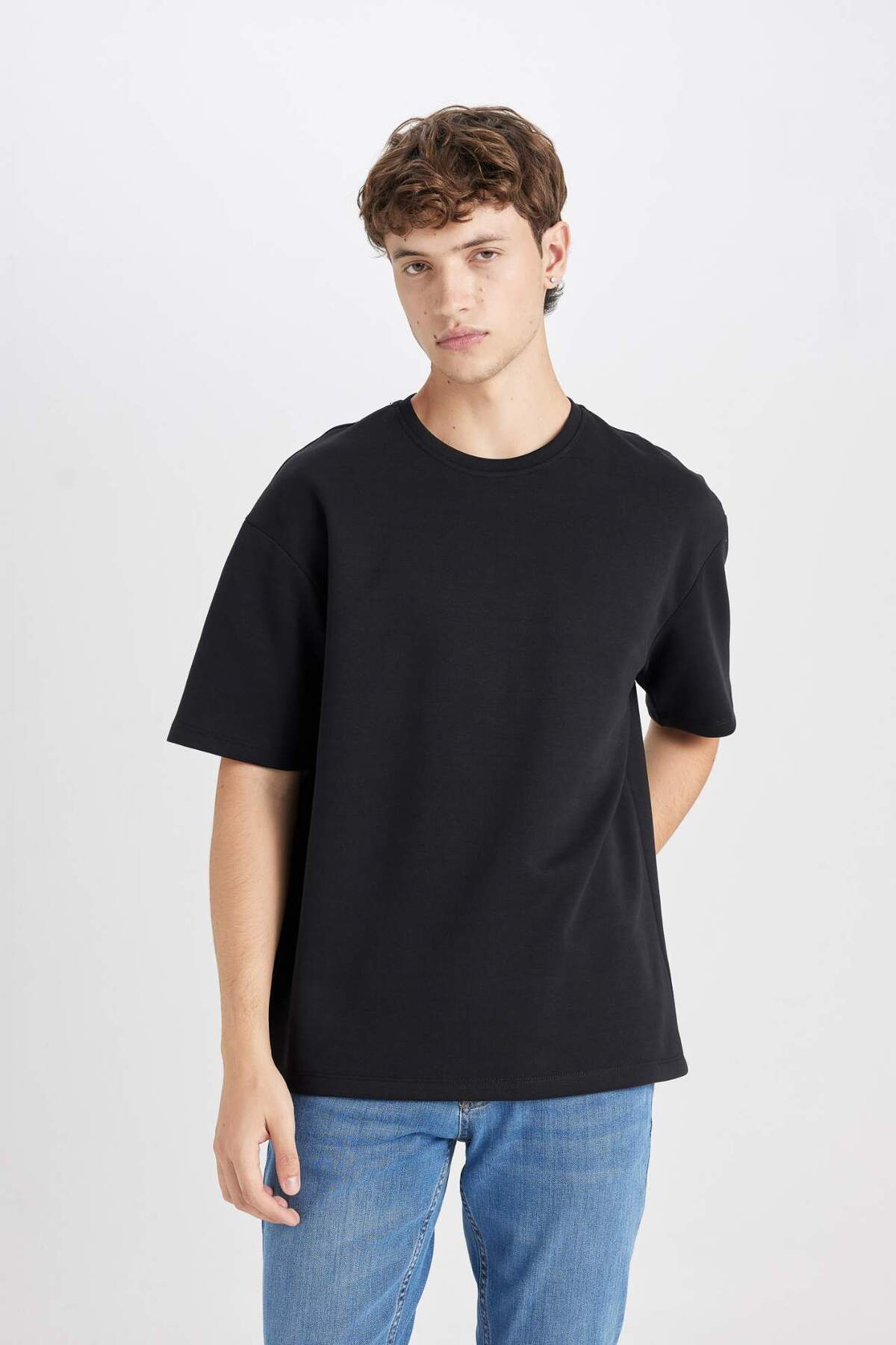 DeFacto-Boxy Fit Kurzarm-Basic-T-Shirt aus Baumwolle mit Rundhalsausschnitt E0224ax24au 4