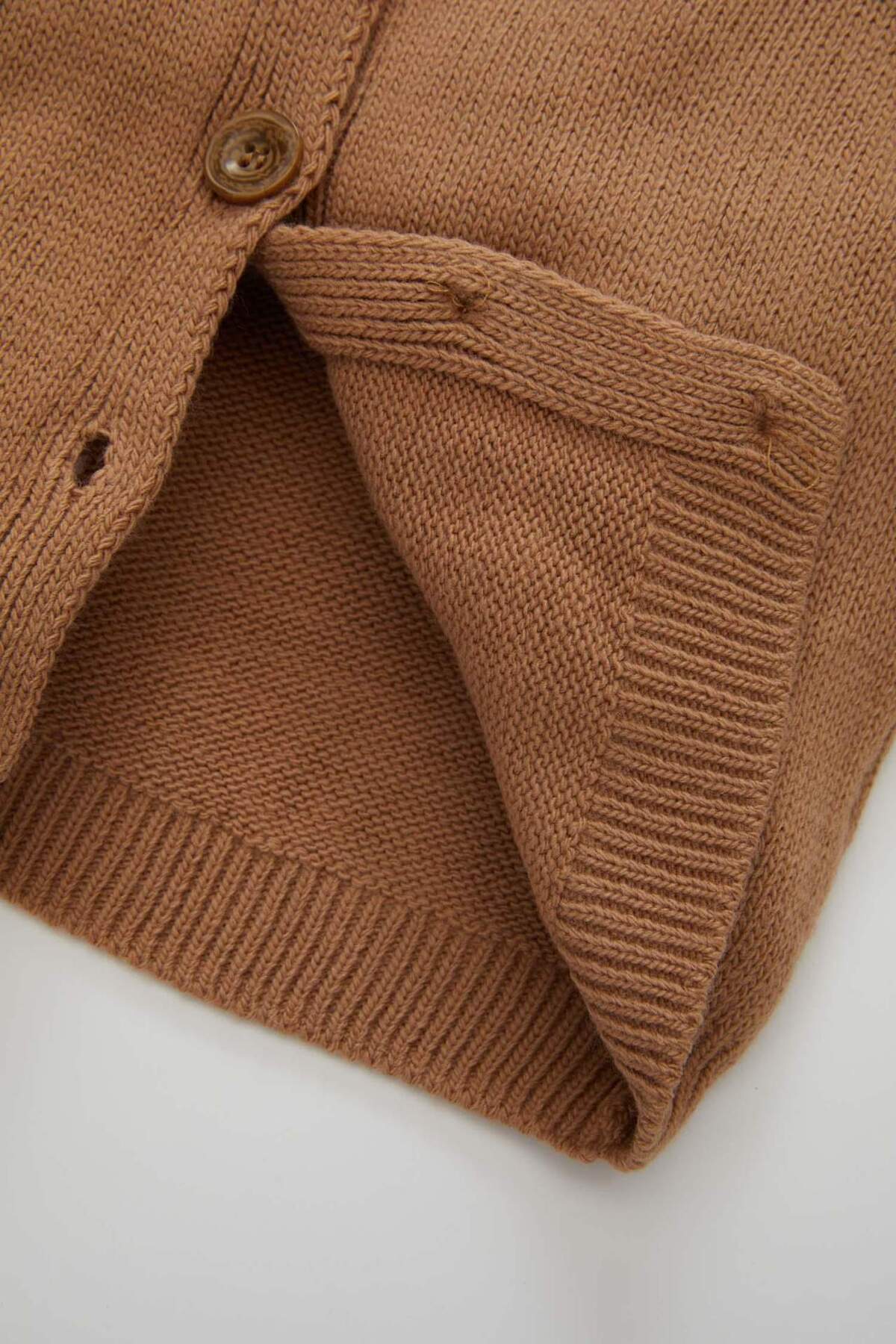 Defacto Kız Bebek Basic Düz Triko Bisiklet Yaka Düğmeli Hırka C7905A524AU fotoğrafı 4 (önizleme)