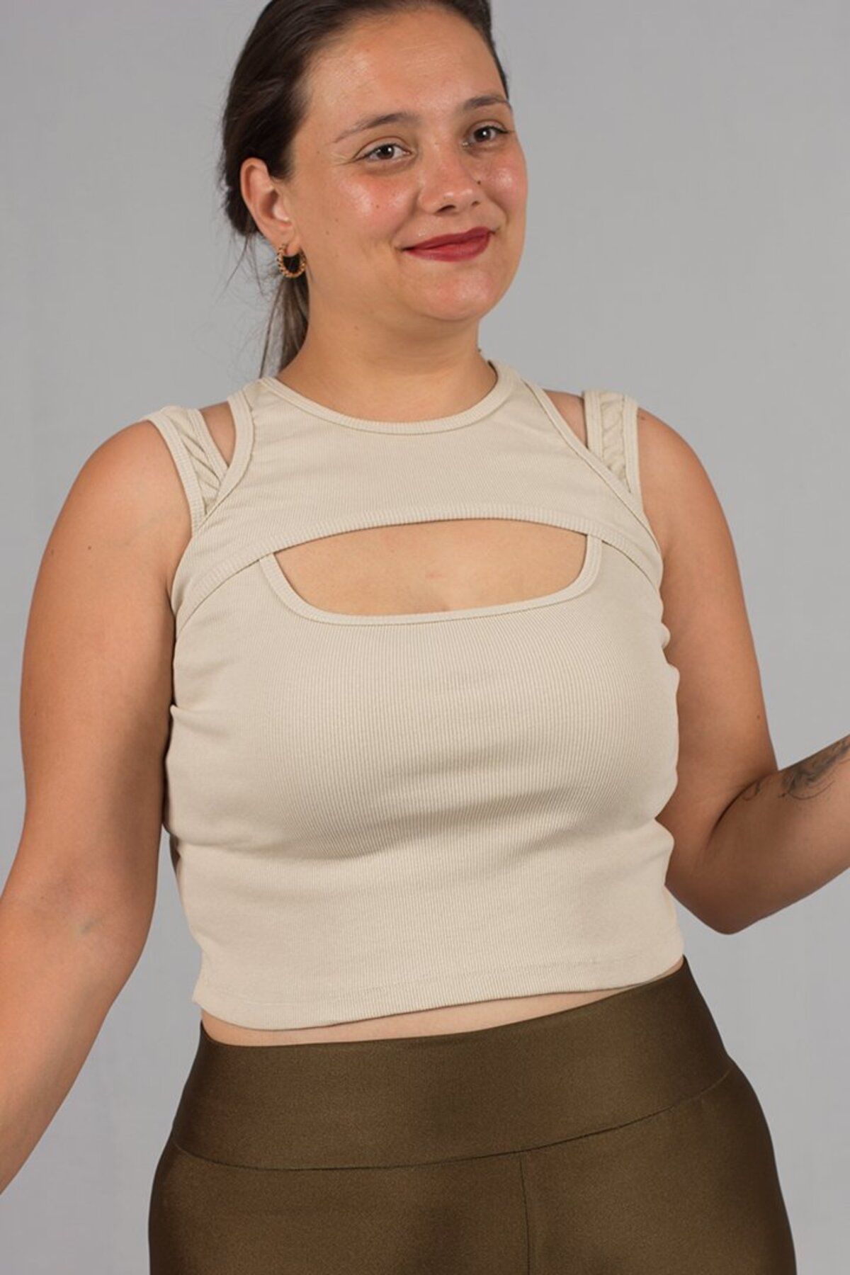 Truva XXL-Plus Size Ribbed Cream Crop Top: Style and Comfort in One 3