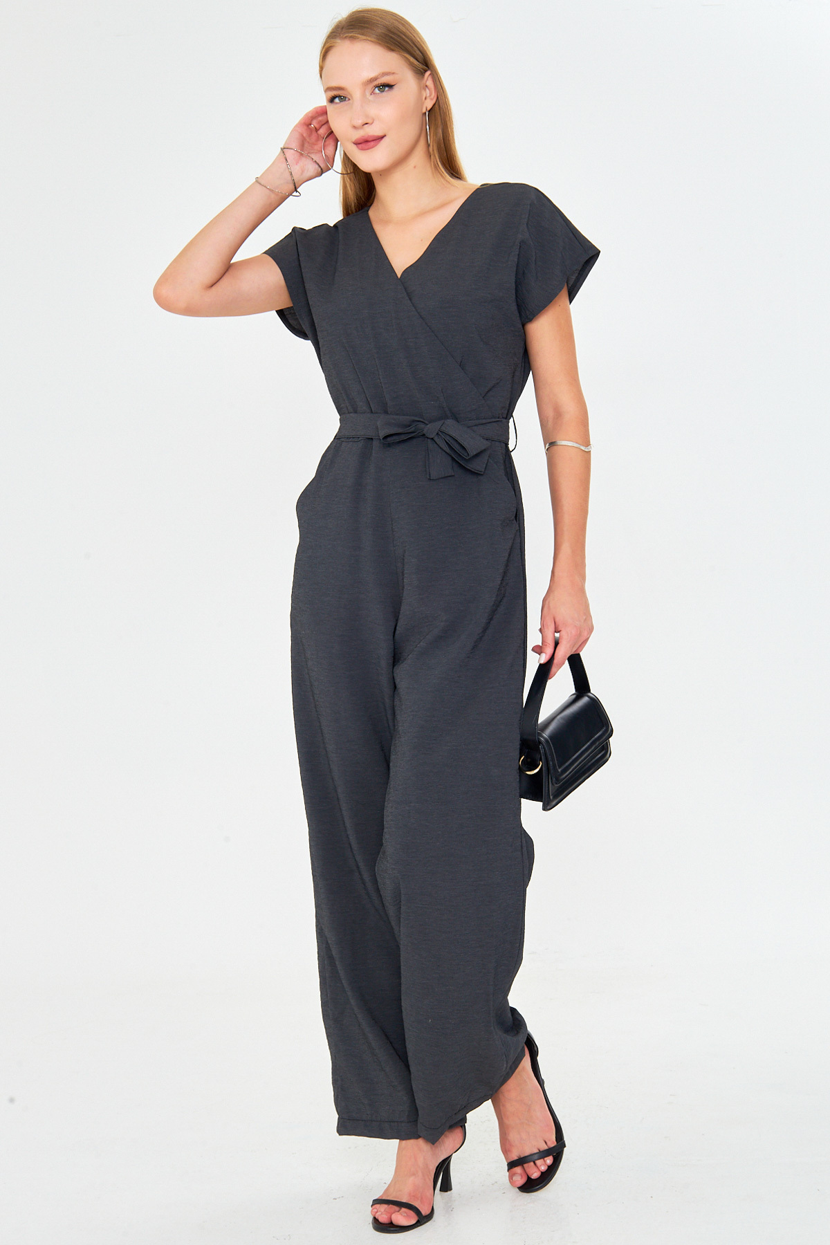 armonika Kadın Antrasit Kruvaze Yaka Sırtı V Detaylı Cepli Kuşaklı Bol Paça Tulum ARM-24Y001073