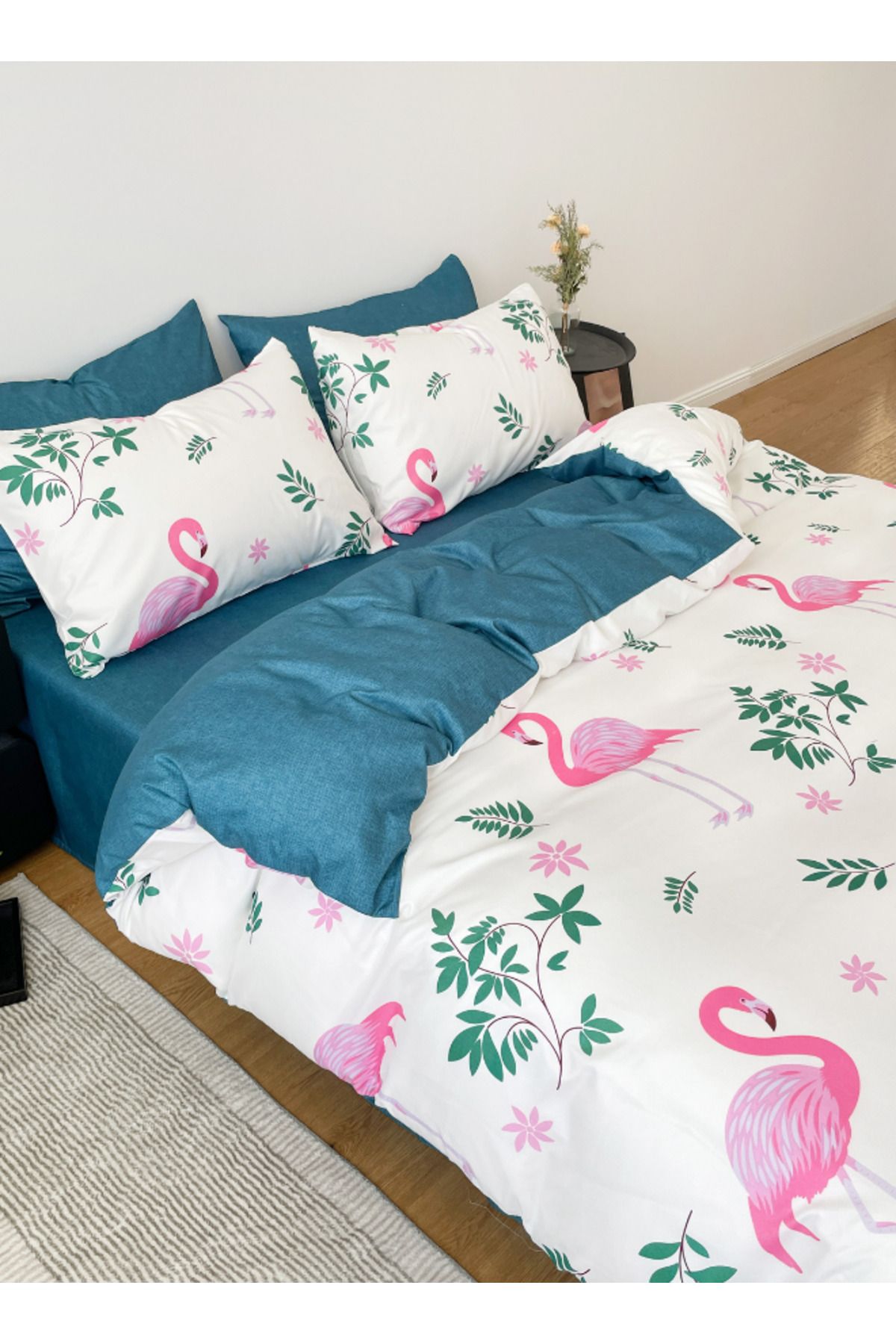 LUNA HOME-Single size,4pc a stunning pink flamingo design set against a white background with touches of pink. 3