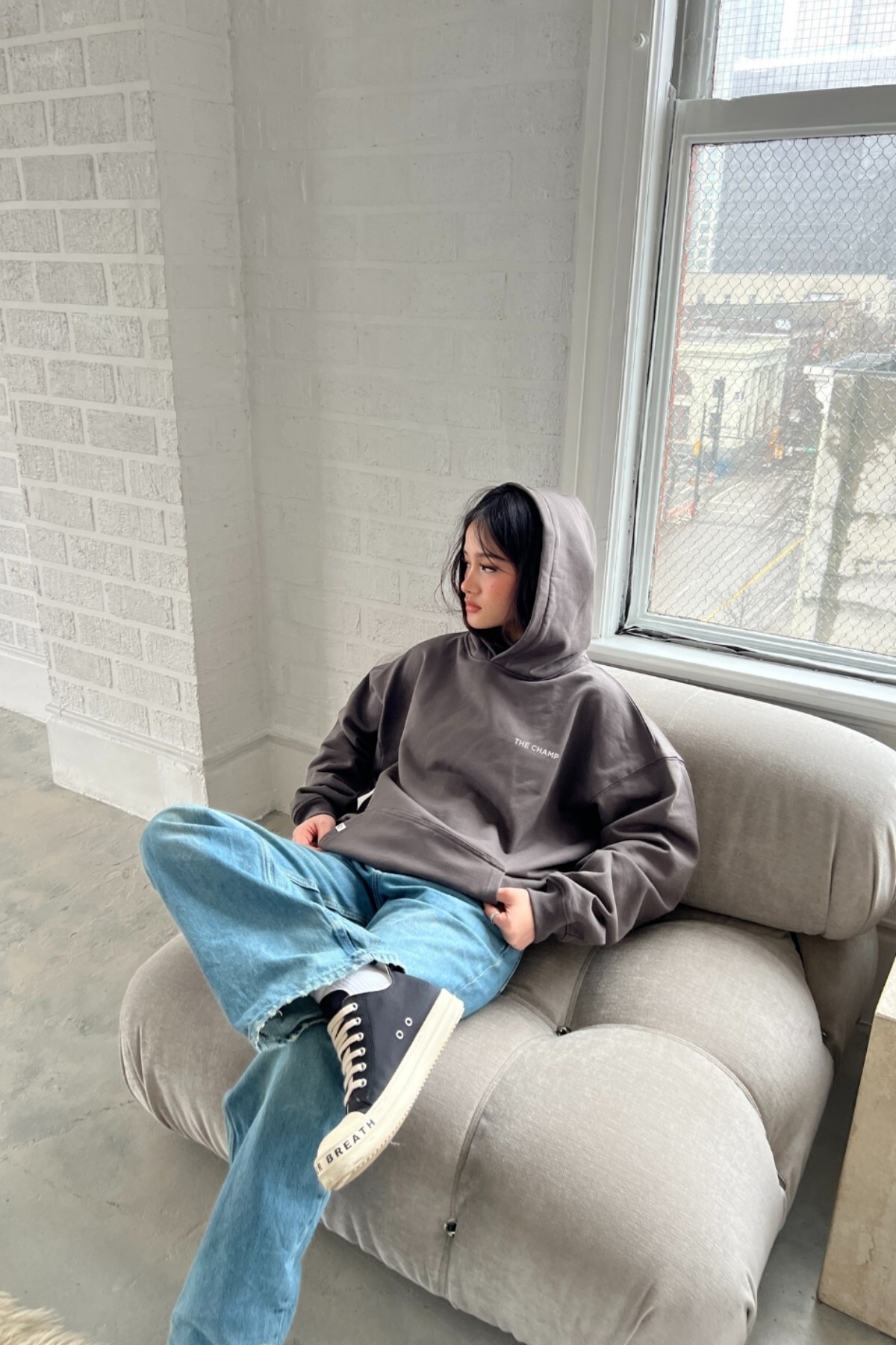 The Champ Clothing  Every Thing Is Fine Baskılı Unisex Füme Kapüşonlu Sweatshirt – 3 İplik Şardonlu Kumaş - Görsel 2