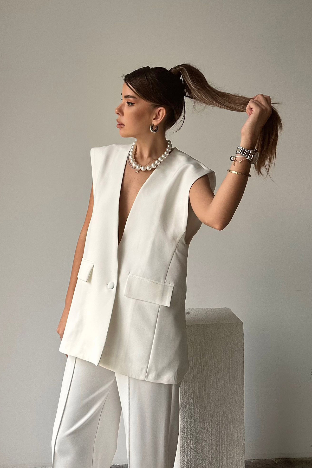 VAGGON-Women's White Single Button Pocket Oversize Vest Vs00679 3