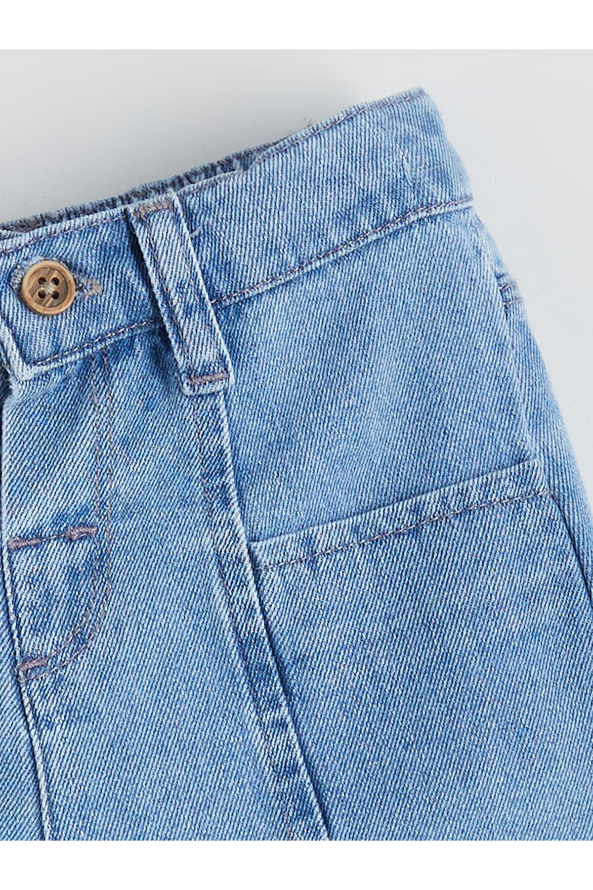 LC Waikiki Esse Collection İndigo Kız Bebek Jean Bluz ve Jean Şort 2'li fotoğrafı 6 (önizleme)