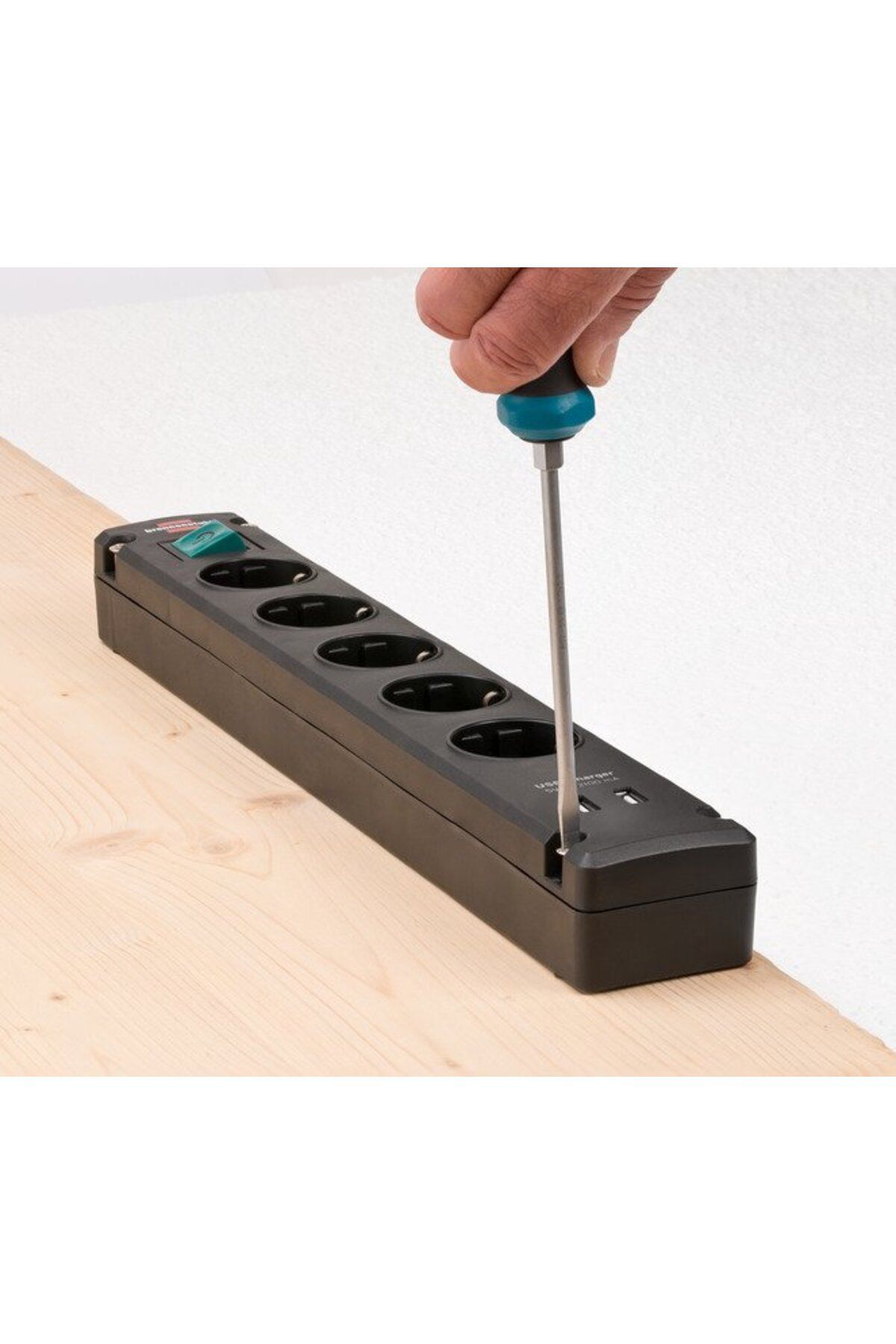 Brennenstuhl-Bremounta extension cord 5 sockets, 2 USBs, 3m, On Off button, screw fixing 3
