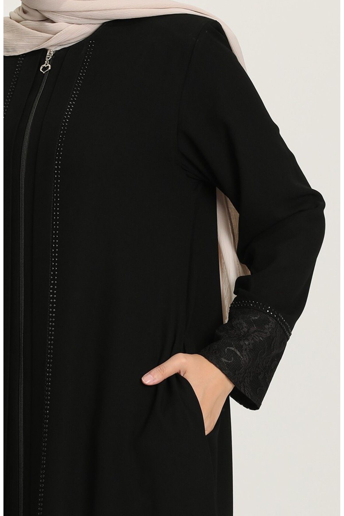 ISTANBUL STYLES-Laser Stone Crepe Fabric Ferace with Stones on the Front and Laced Sleeves 4