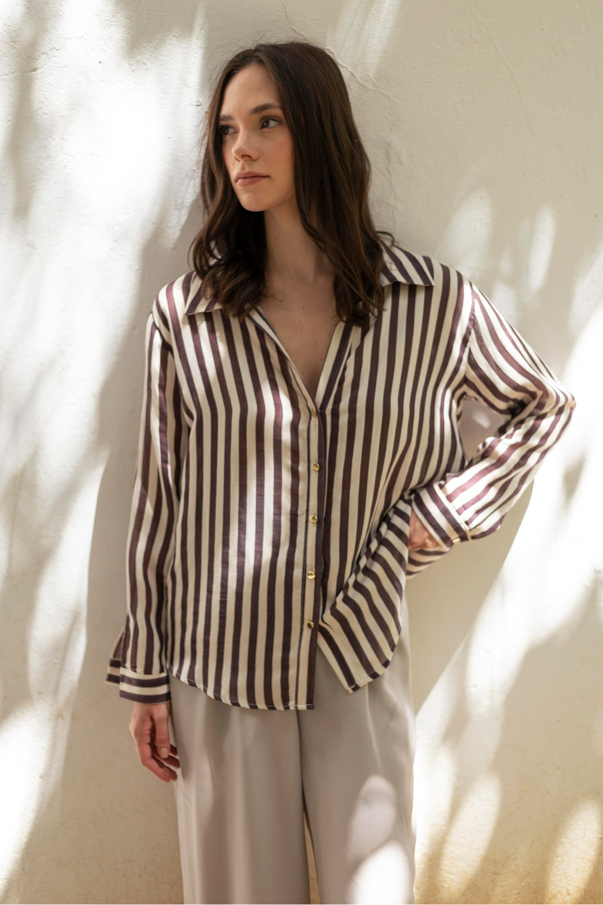 Trendyolmilla  Mürdüm Rahat Kalıp Çizgili Dokuma İnce Gömlek TWOSS25GO00172