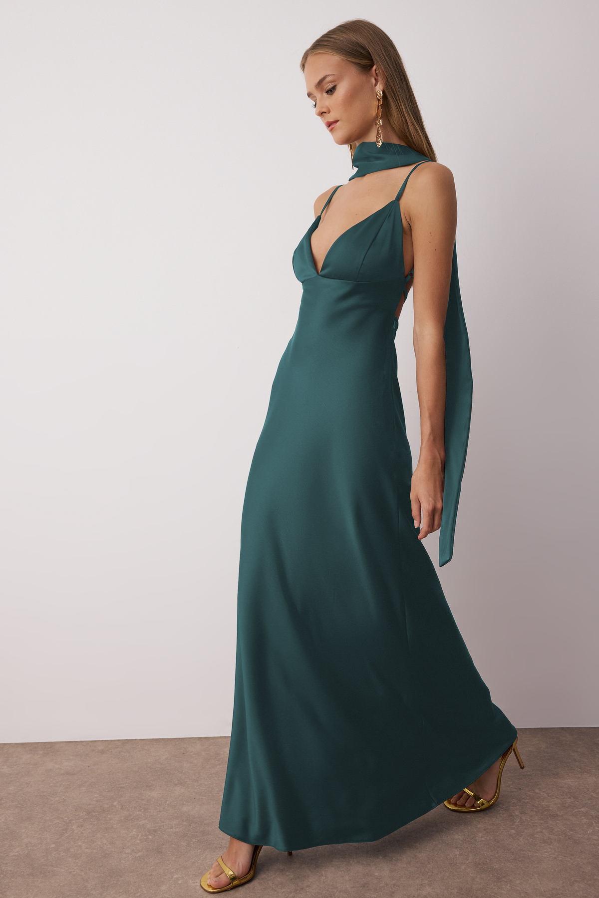 Trendyol Collection Petrolfarbenes, detailliertes, aus Satin gewebtes Maxi-Ab...