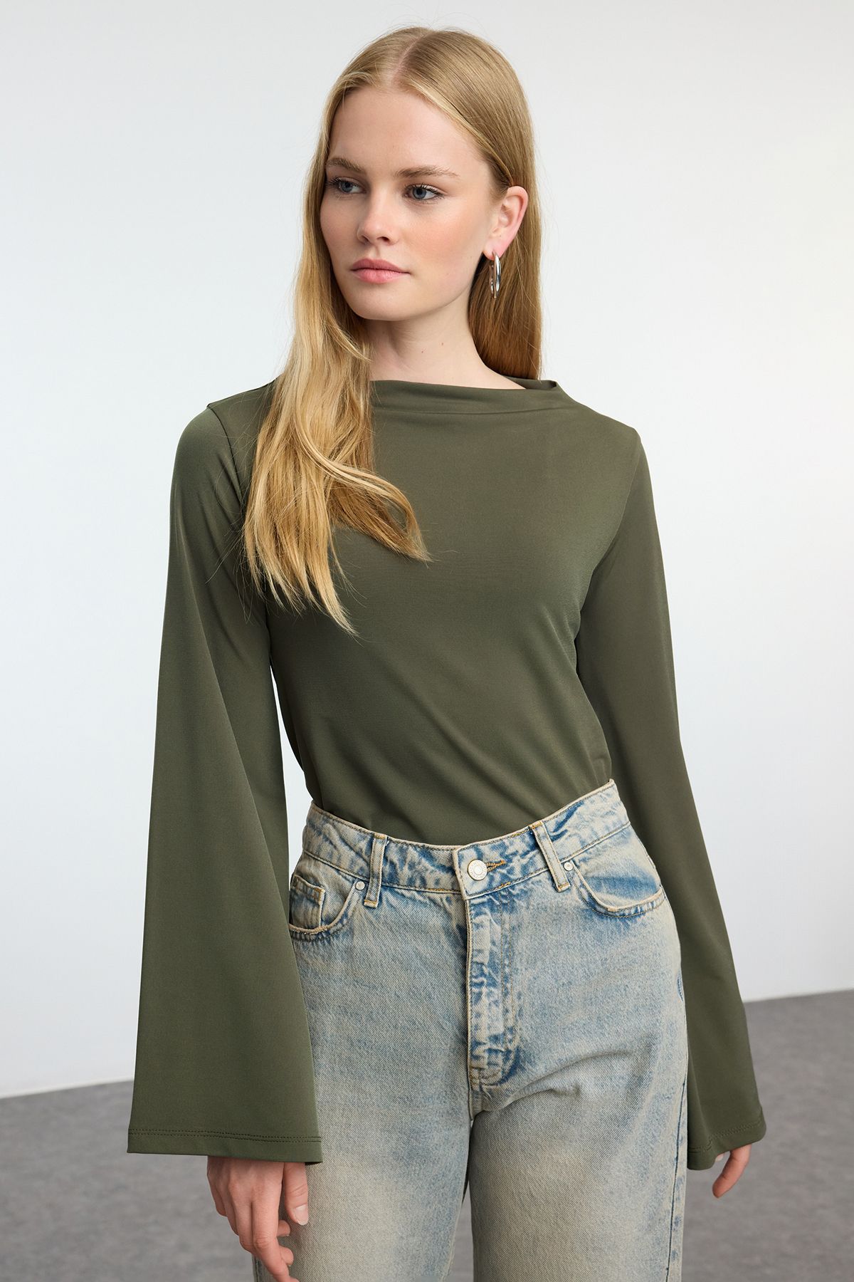 Trendyol Collection-Трикотажна блузка з еластичного трикотажу з іспанським рукавом хакі TWOAW25BZ00203 2