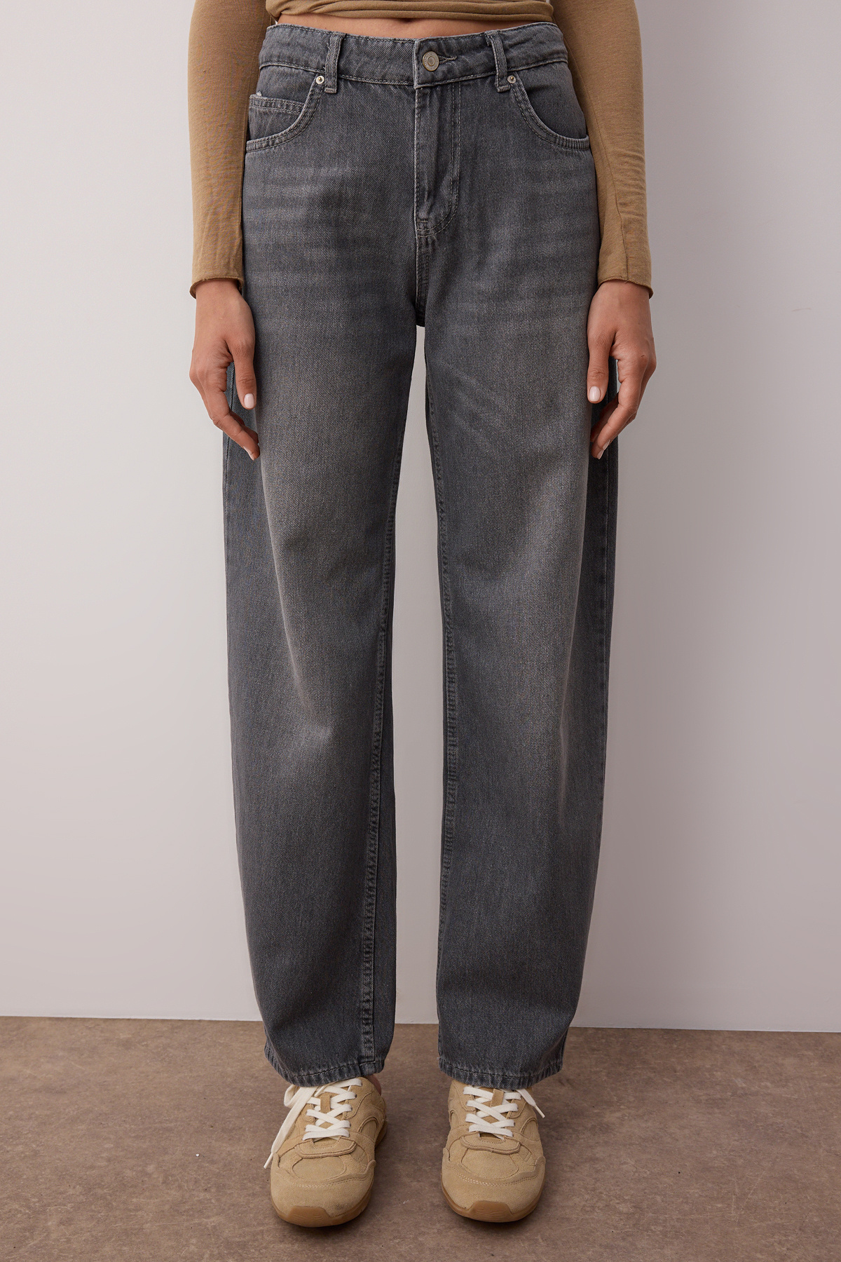 Trendyolmilla  Antrasit Premium Düşük Bel Barrel Jeans TWOSS25JE00173 - Görsel 3