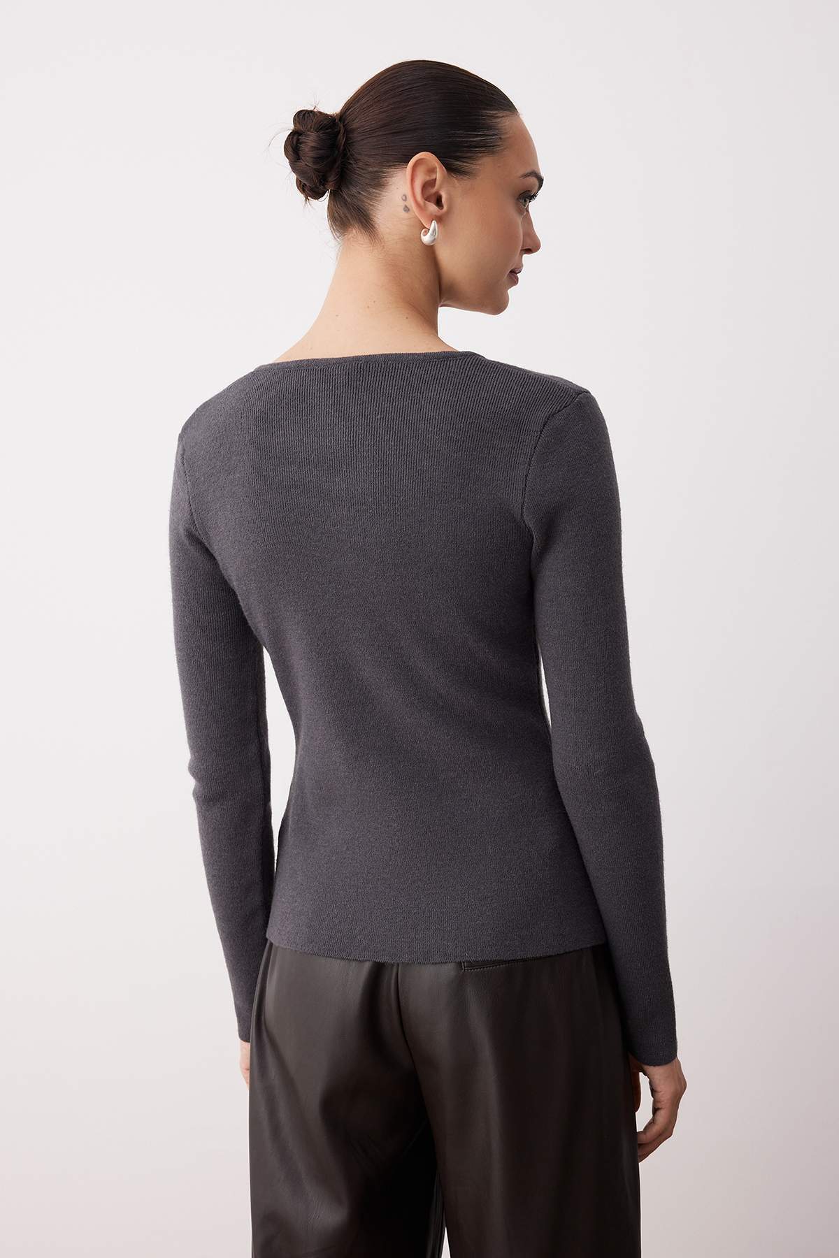 Trendyolmilla  Antrasit Premium İplik/Özel İplik Fitted/Vücuda Oturan Yünlü Triko Hırka TWOAW26HI00046 - Görsel 4