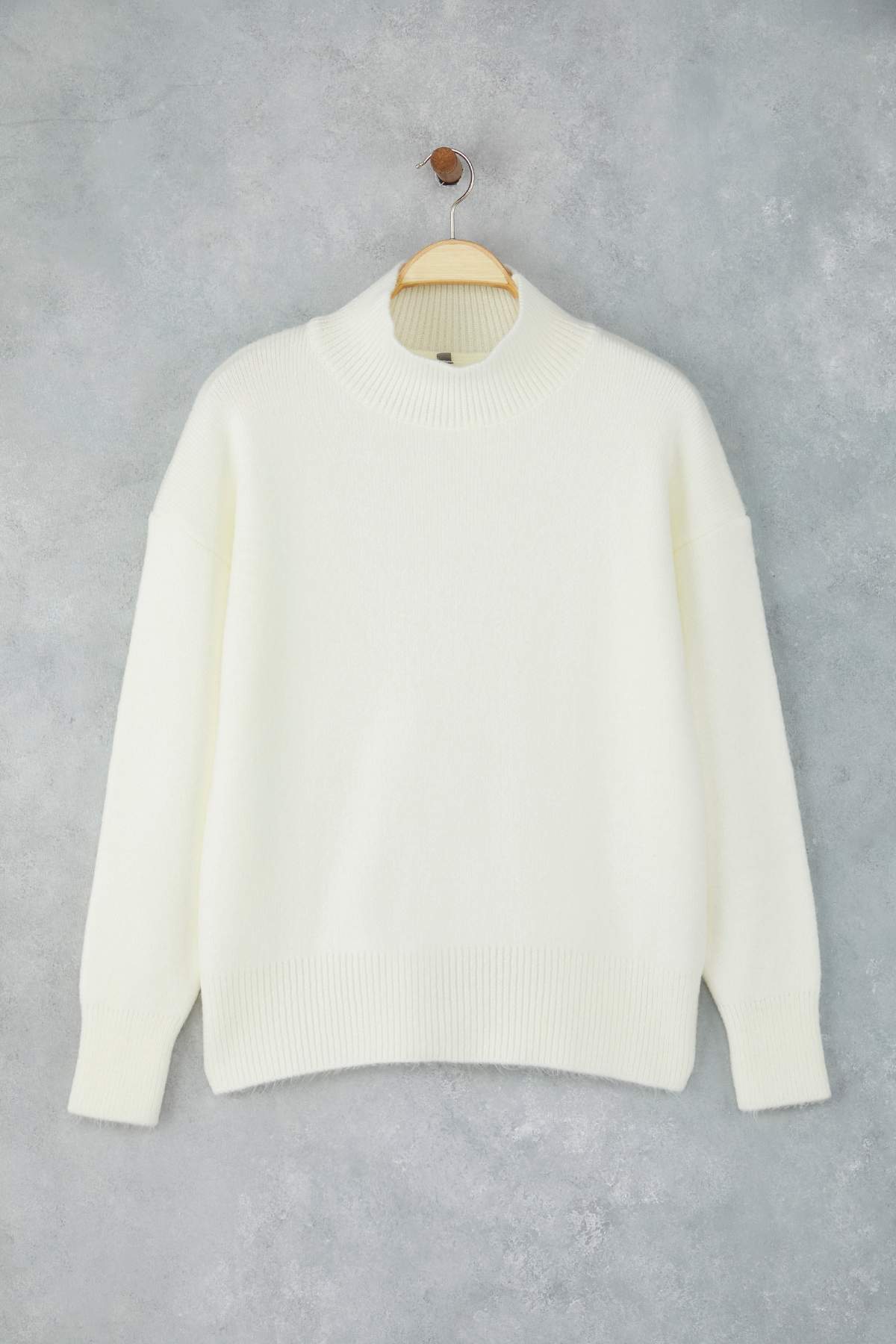 Trendyolmilla  Wardrobe Essentials Ekru Yün Karışımlı Geniş Kalıp Yumuşak Dokulu Triko Kazak | TWOAW26KZ00063 - Görsel 5