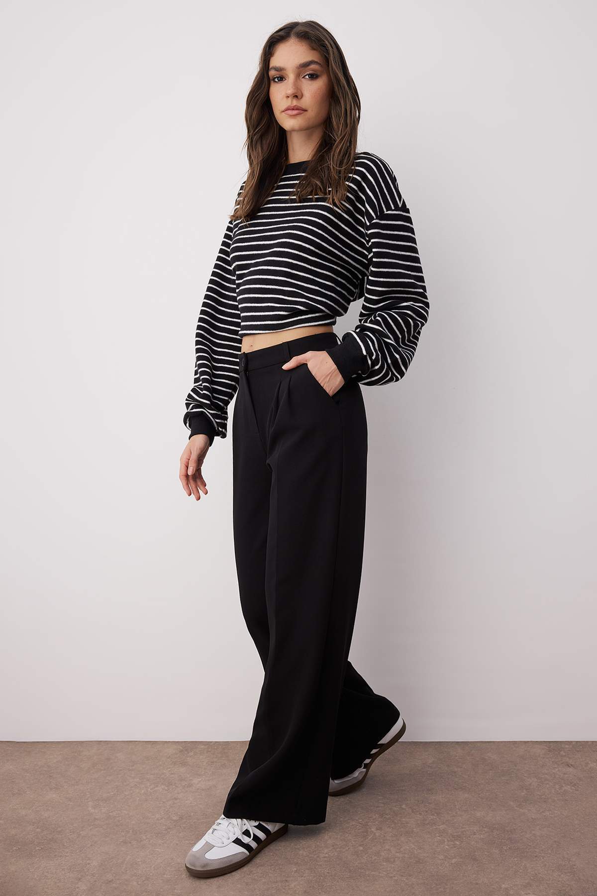 Trendyol Collection Black Pleated Wide Leg/Wide Leg Woven Pants Twoaw25Pl00109 Palazzo