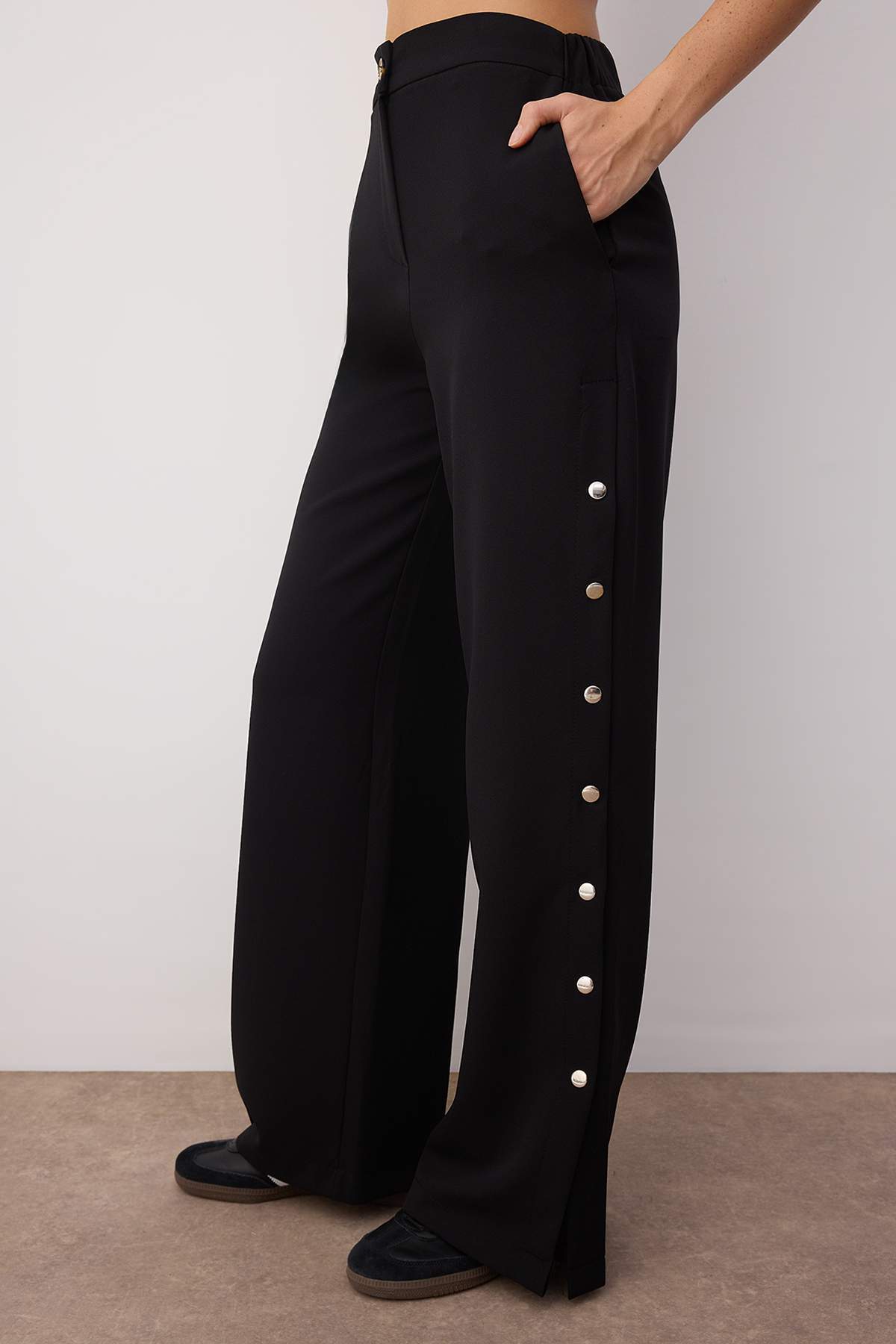 Trendyolmilla  Siyah Wide Leg/Geniş Paça Yanları Düğmeli Dokuma Kumaş Pantolon TWOSS20PL0398 - Görsel 4