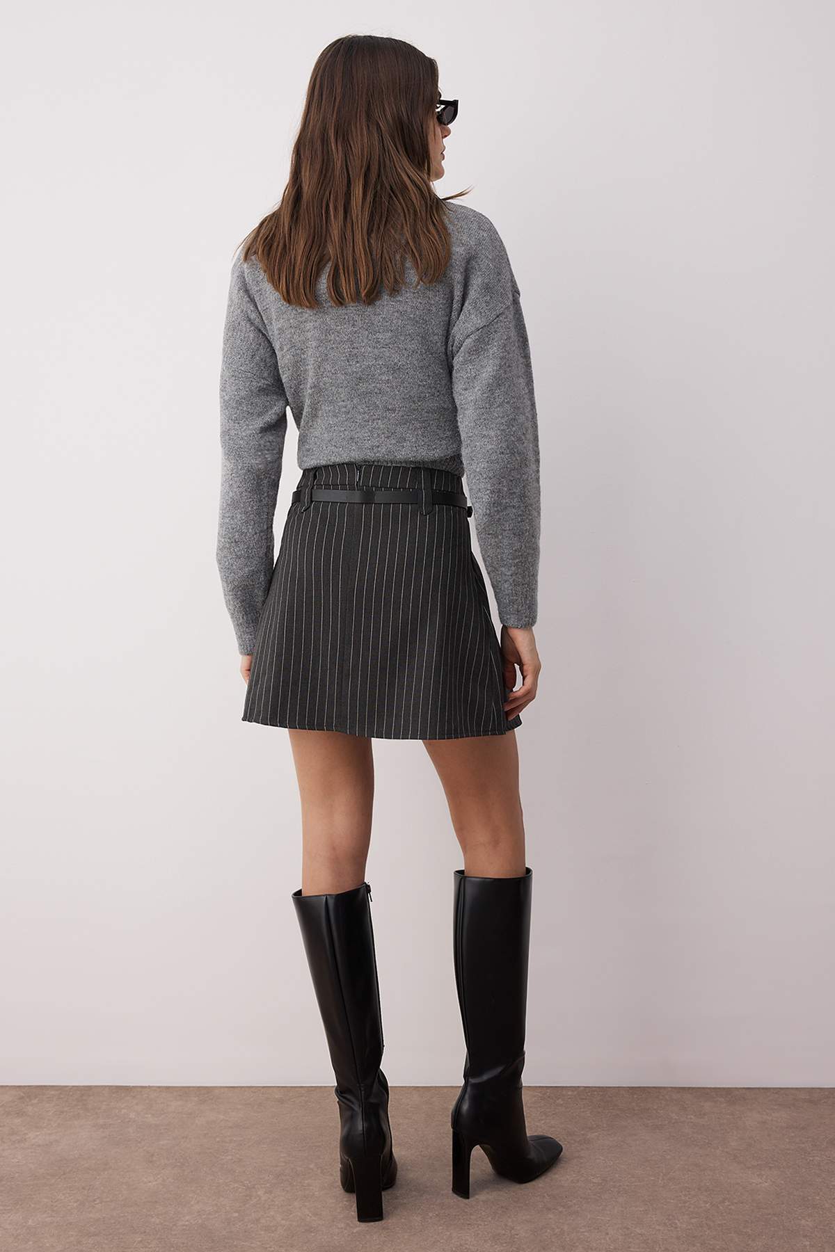 Trendyolmilla  Antrasit Kemerli Çizgili A-Line/Çan Dokuma Mini Etek TWOAW26ET00031 - Görsel 4