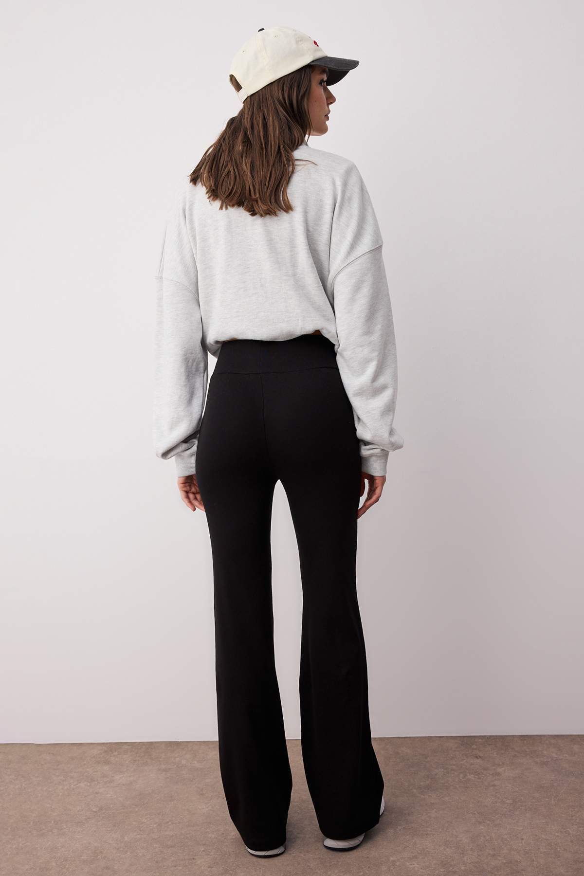 Trendyolmilla  Gri Melanj- Siyah İspanyol Paça 2'li Paket Pantolon TWOAW26PL00057 - Görsel 7