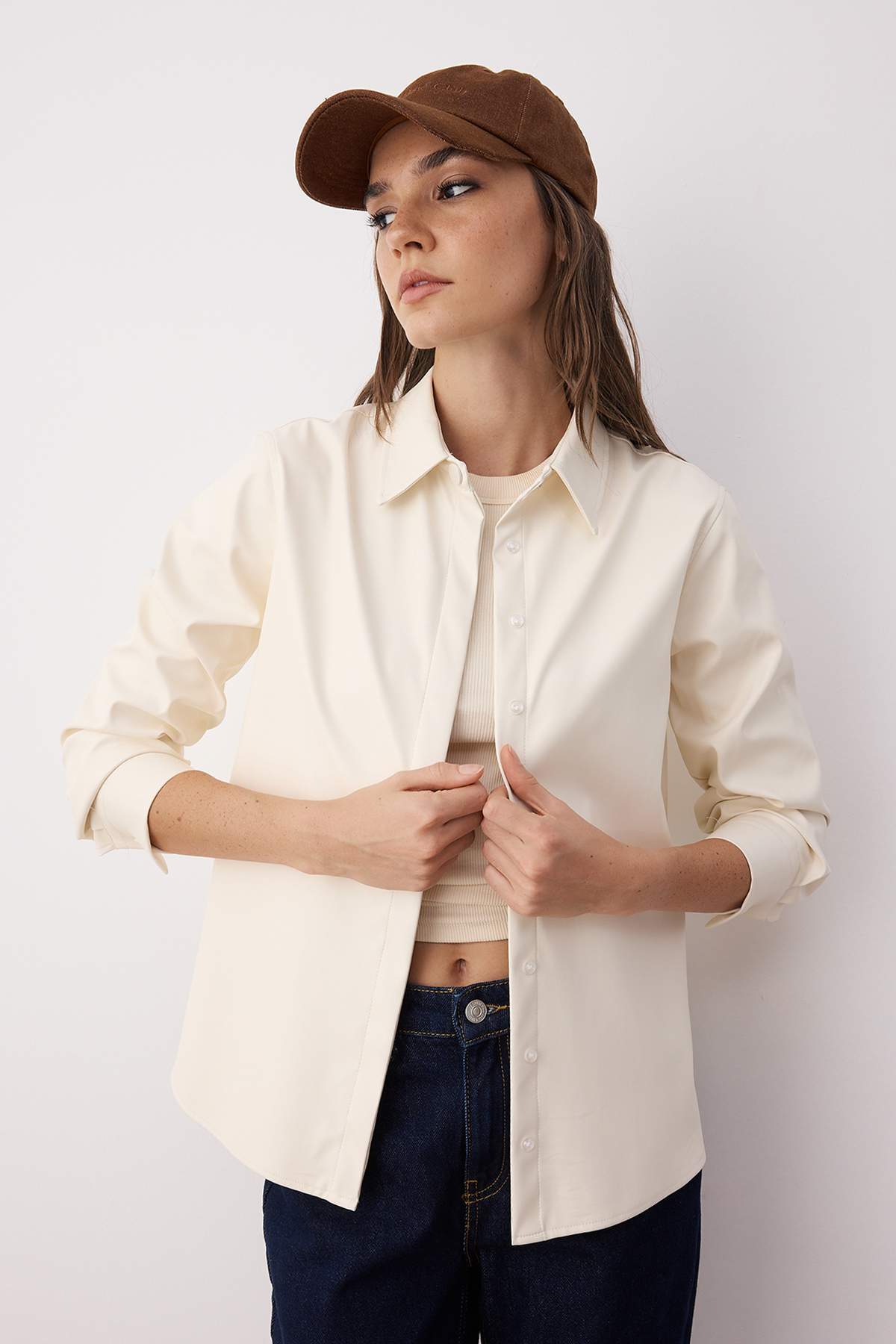 Trendyolmilla  Ekru Regular Kalıp Suni Deri Gömlek TWOAW26GO00028 - Görsel 2