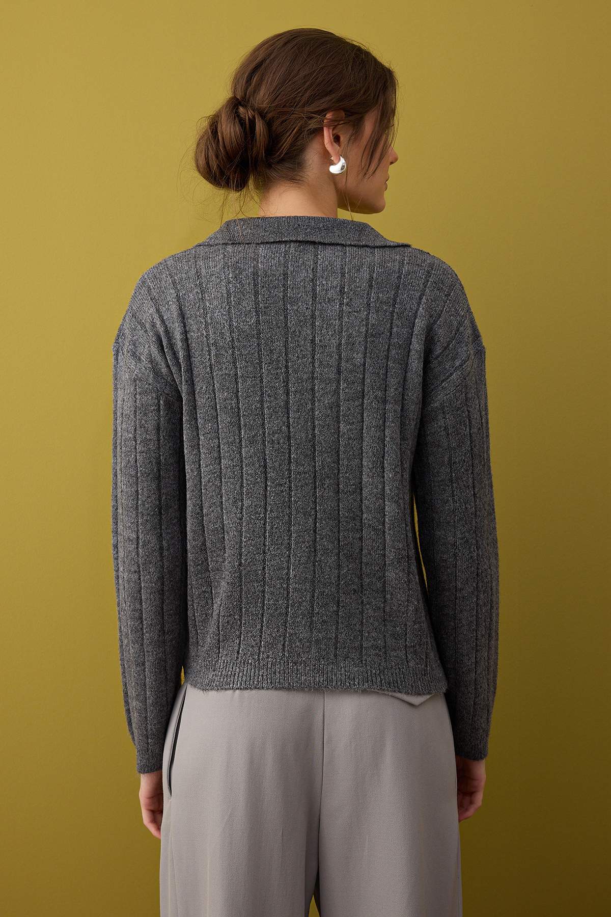 Trendyolmilla  Antrasit Yünlü Basic Polo Yaka Triko Hırka | TWOAW26HI00084 - Görsel 4