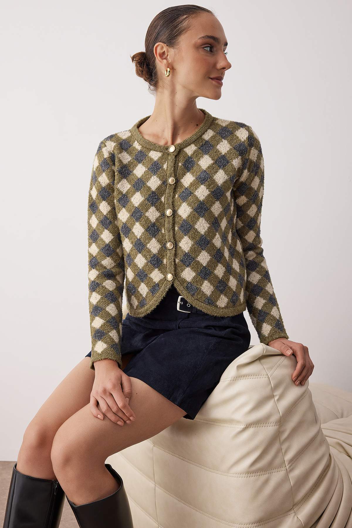 Trendyolmilla  Haki Baklava/Ekose Desenli Bisiklet Yaka Crop Triko Hırka TWOAW26HI00239