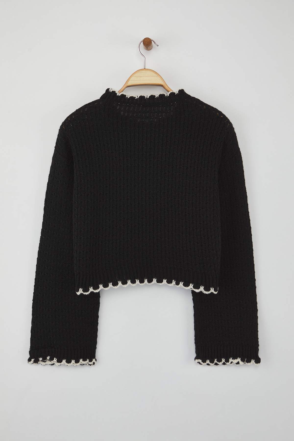 Trendyolmilla  Siyah Geniş Kalıp Kısa/Crop İnci Detaylı Triko Kazak TWOAW26KZ00104 - Görsel 6