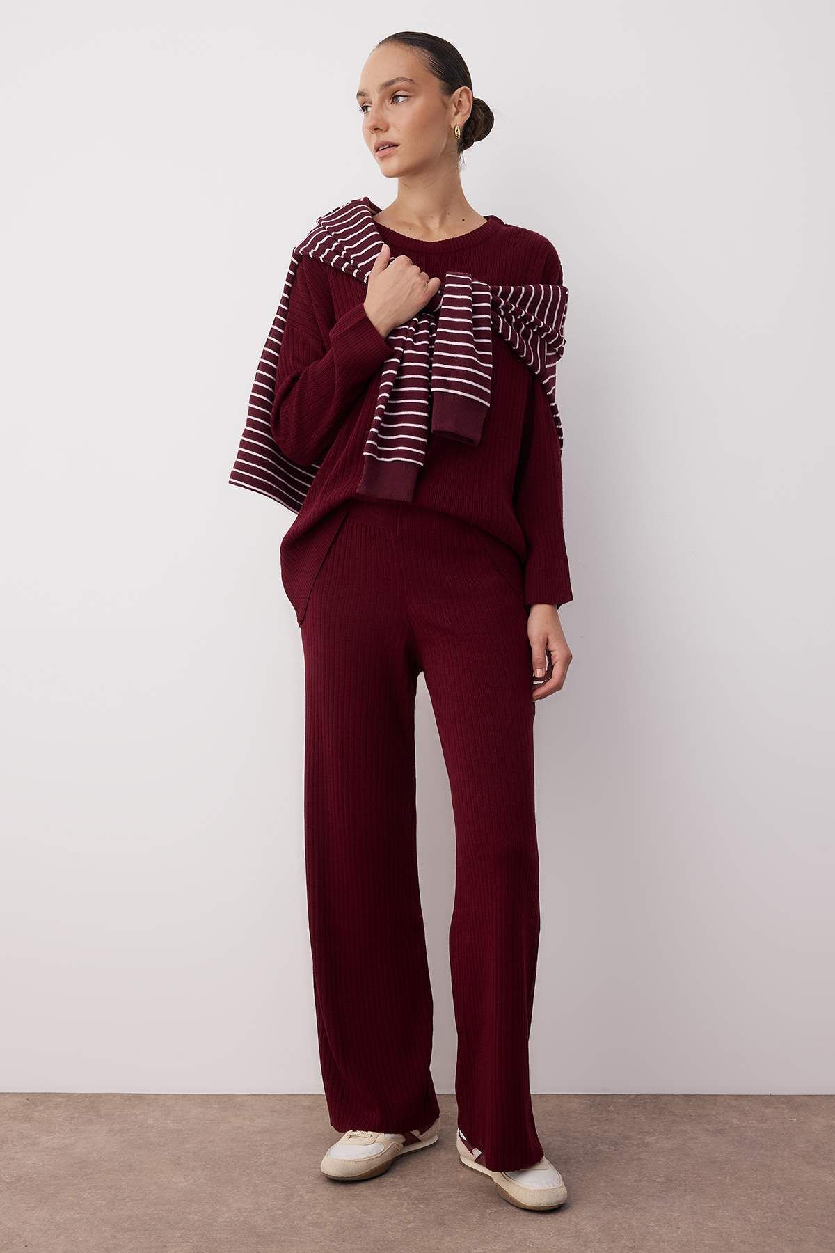Trendyol Collection Бордовий базовий приталений трикотажний комплект з топом і спідницею TWOSS20AU0084