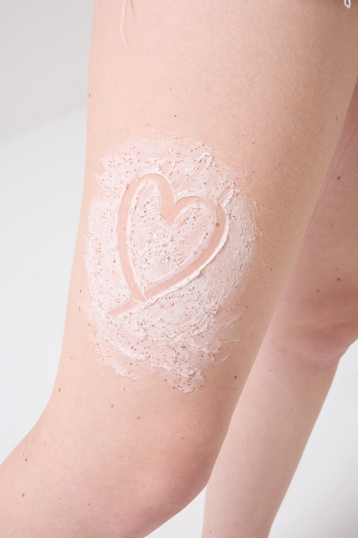 Kayısı Özlü Pürüzsüzleştirici Yüz ve Vücut Peeling 500 ml — 001VUC005 — تصویر 3 از 4