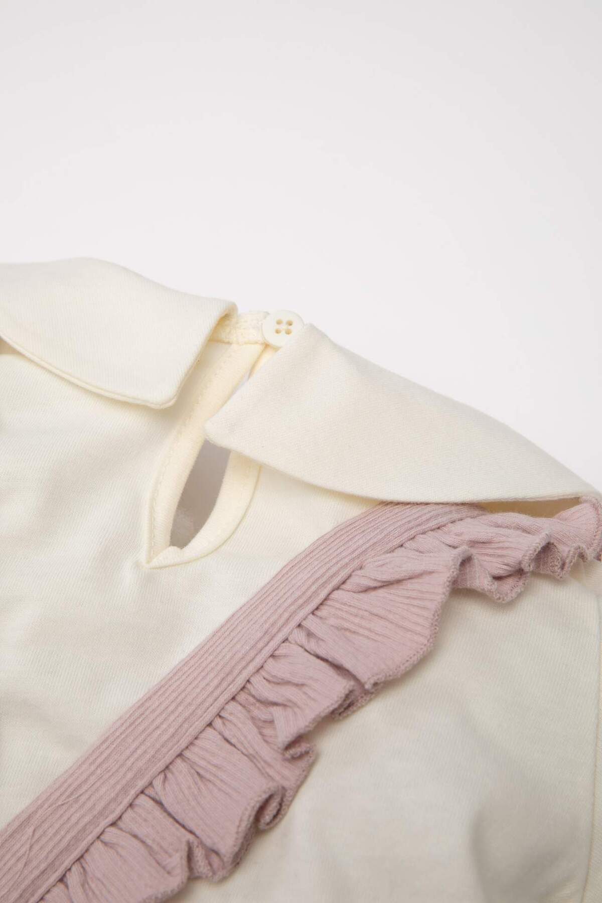 Defacto Kız Bebek 2'li Takım Bebe Yaka Uzun Kollu Tişört Düğmeli Salopet Elbise D3681A524AU fotoğrafı 5 (önizleme)